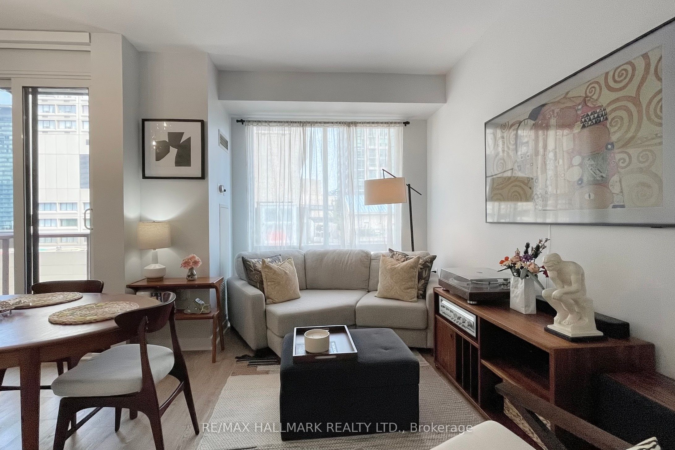 85 Bloor Street E 1402 Property Photo 1