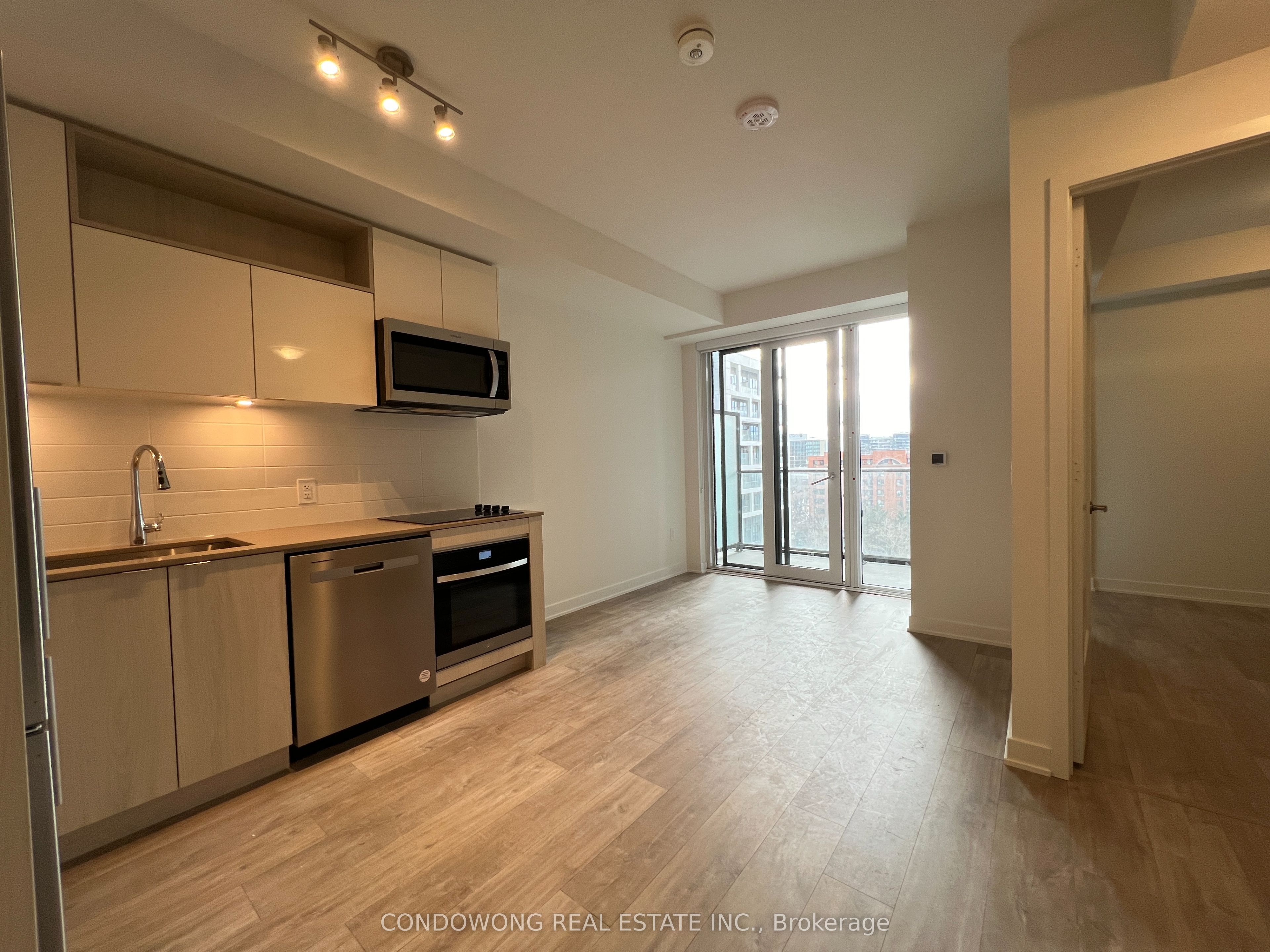 135 Lower Sherbourne Street 739 Property Photo 1