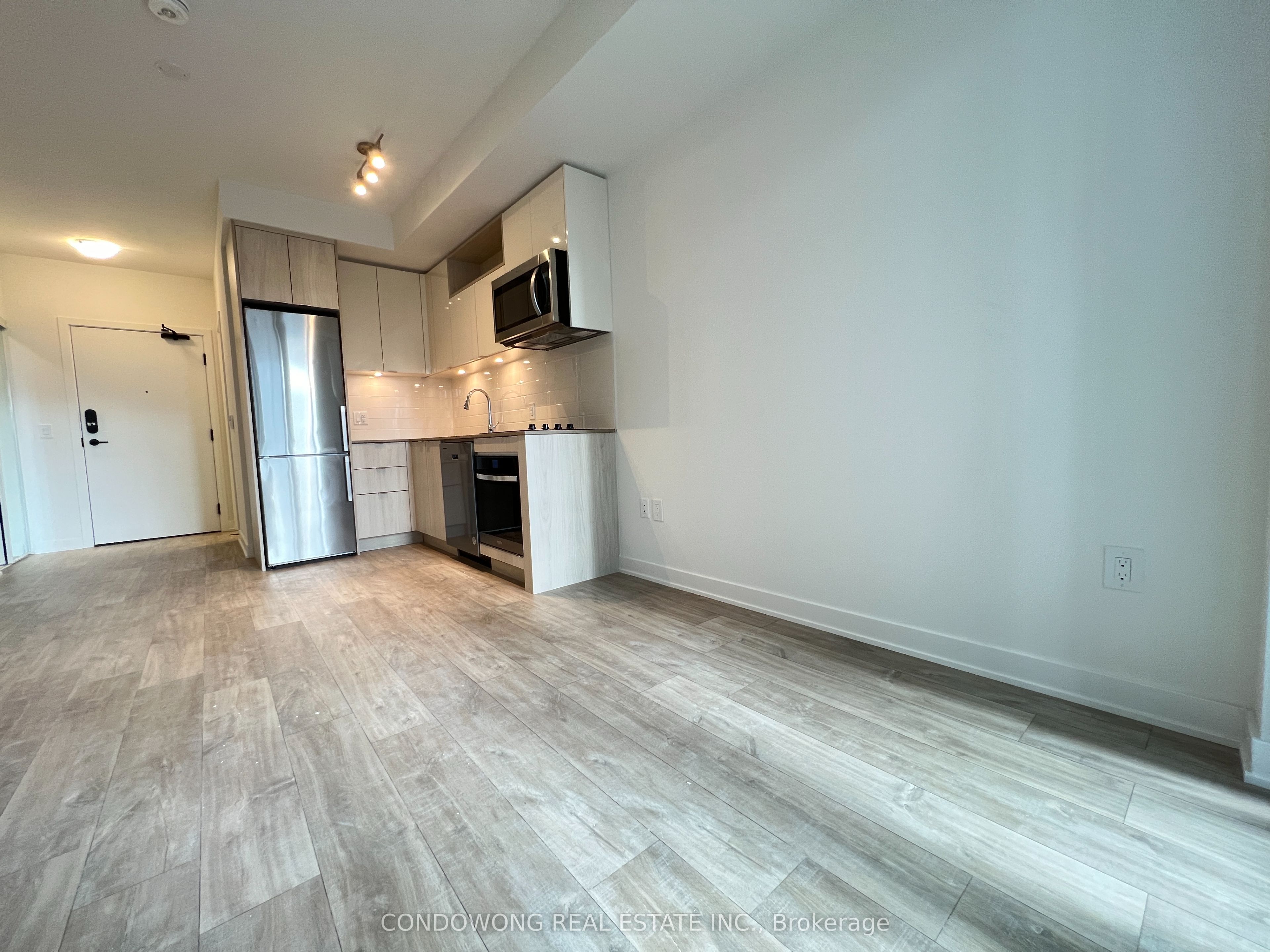 135 Lower Sherbourne Street 739 Property Photo 5