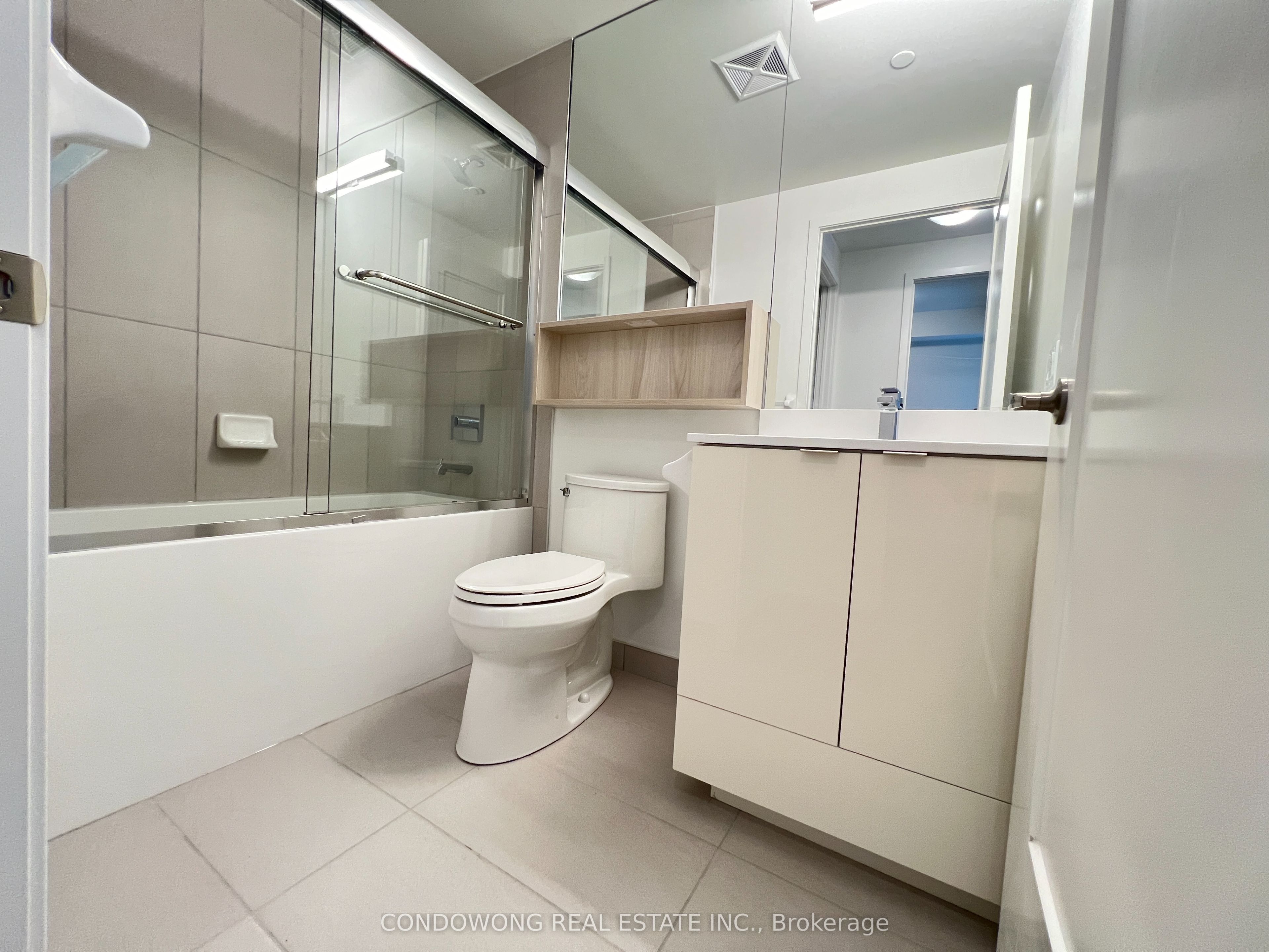135 Lower Sherbourne Street 739 Property Photo 14