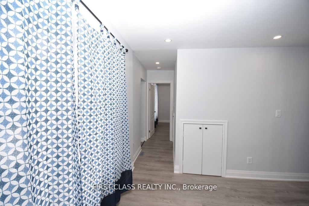 319 Senlac Road Front Property Photo 8