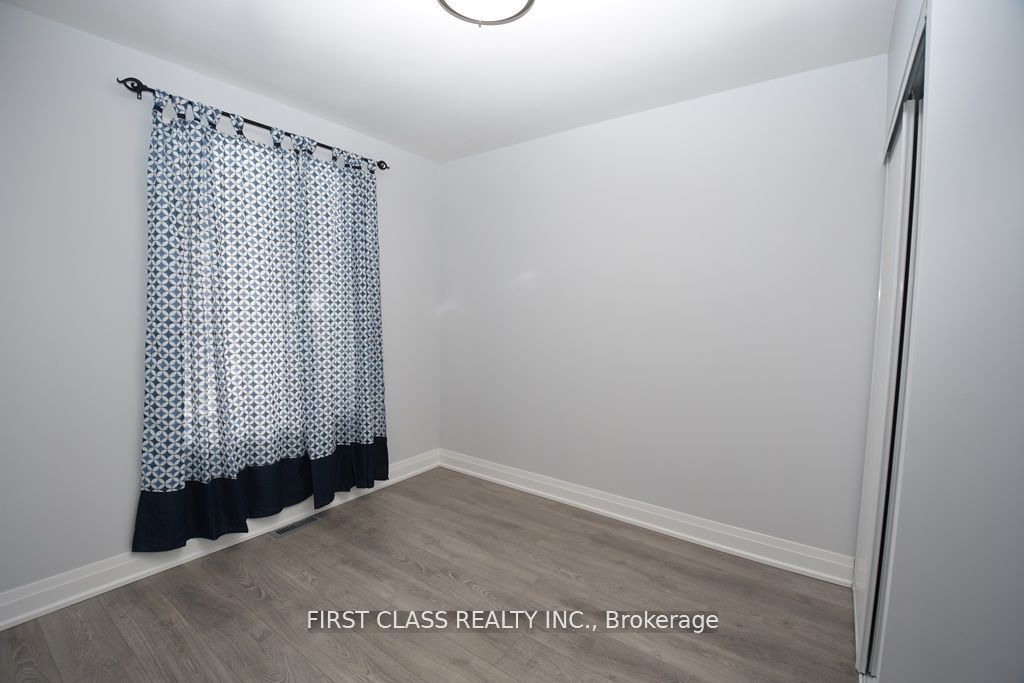 319 Senlac Road Front Property Photo 10