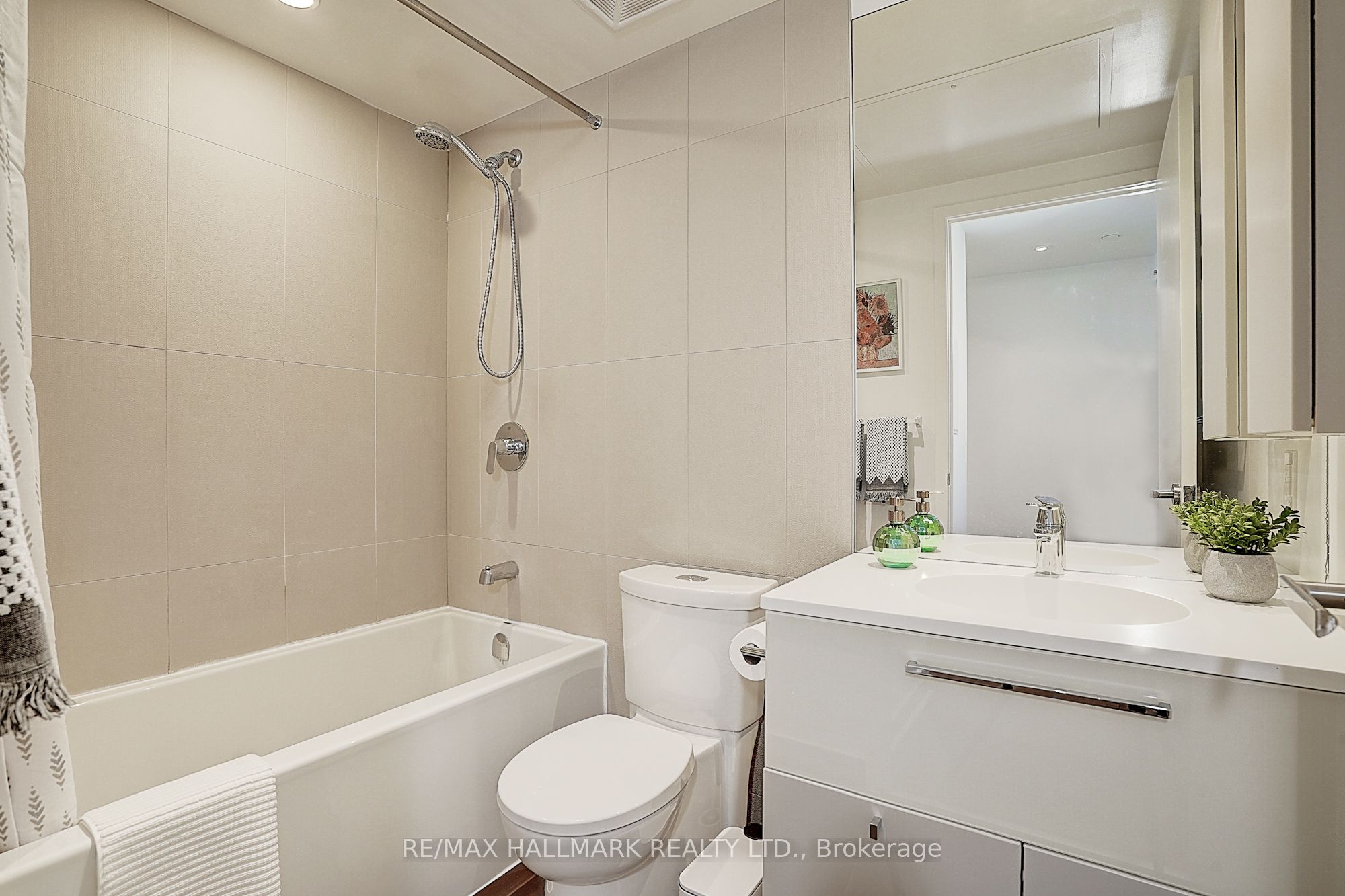 15 Grenville Street 1406 Property Photo 46