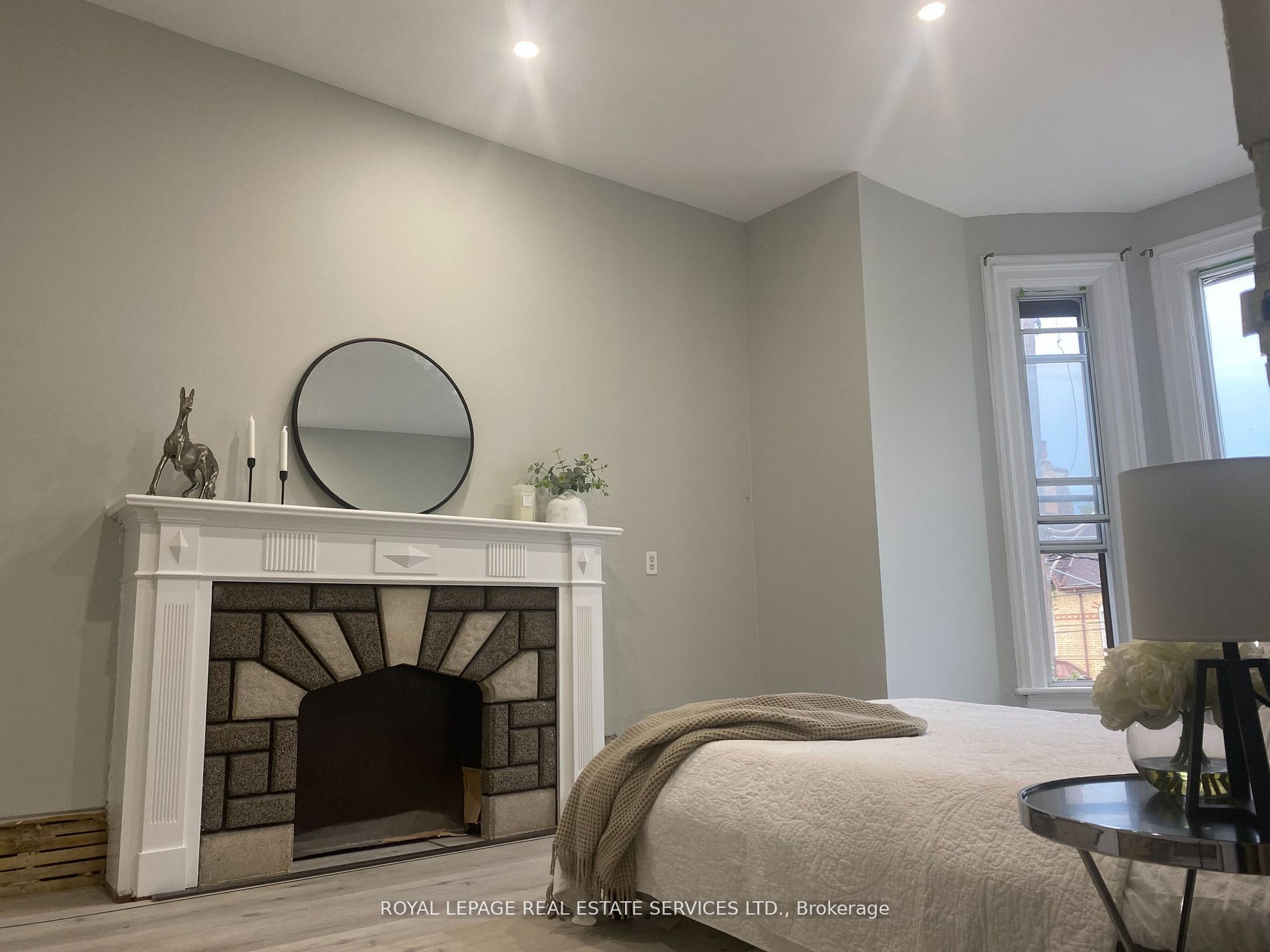 206 Carlton Street 201 Property Photo 4