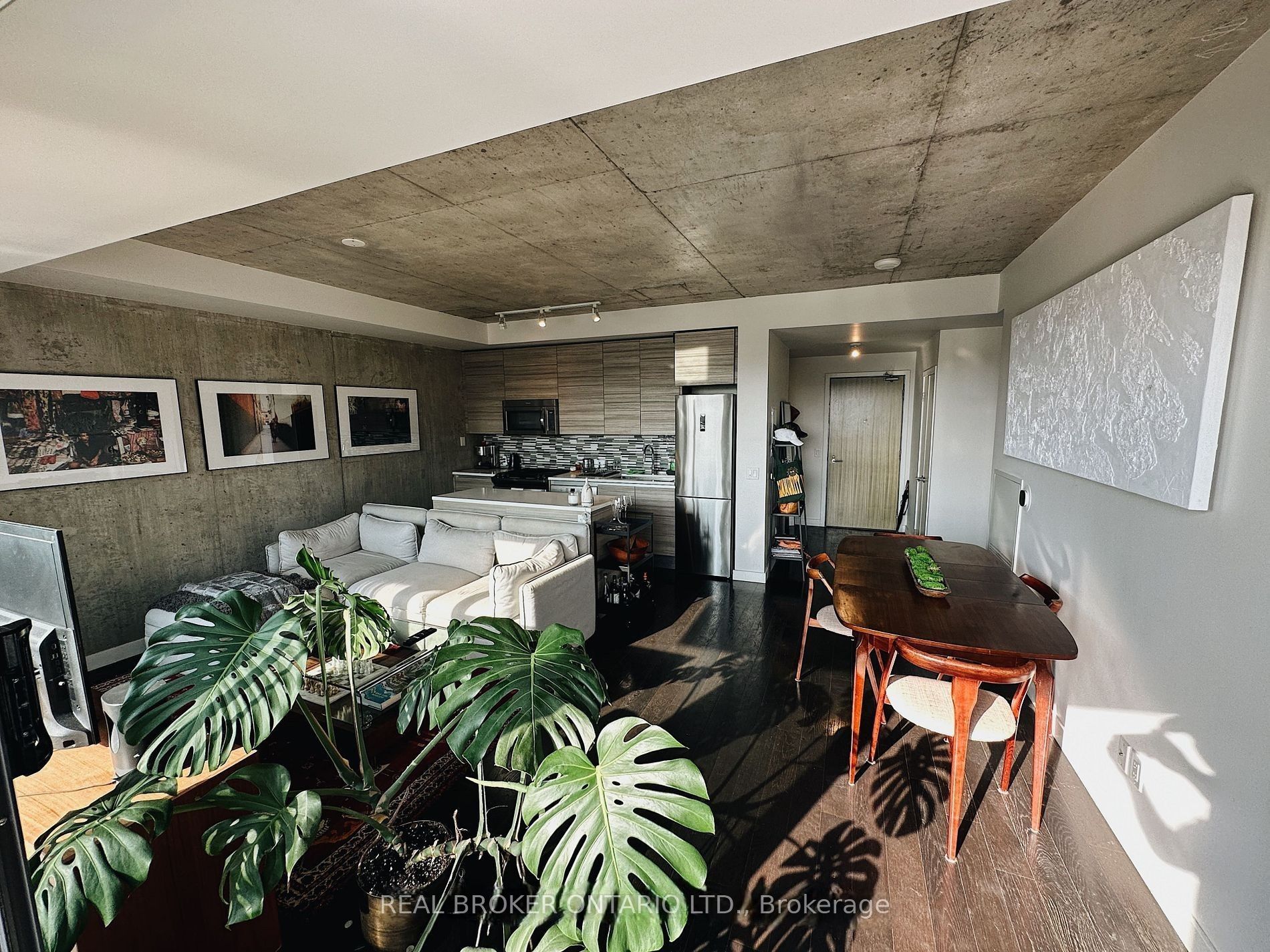 111 Bathurst Street 605 Property Photo 1