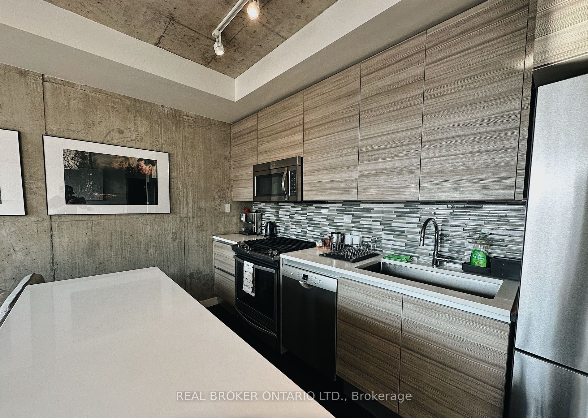 111 Bathurst Street 605 Property Photo 13