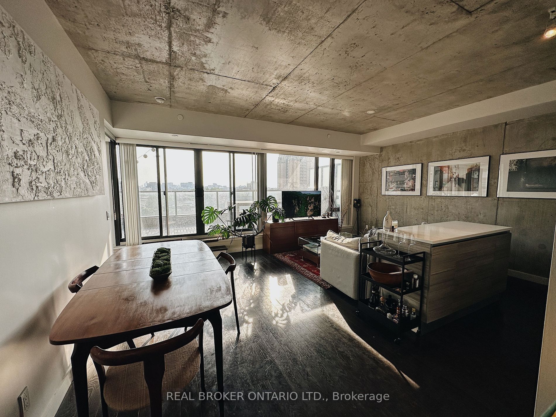 111 Bathurst Street 605 Property Photo 16