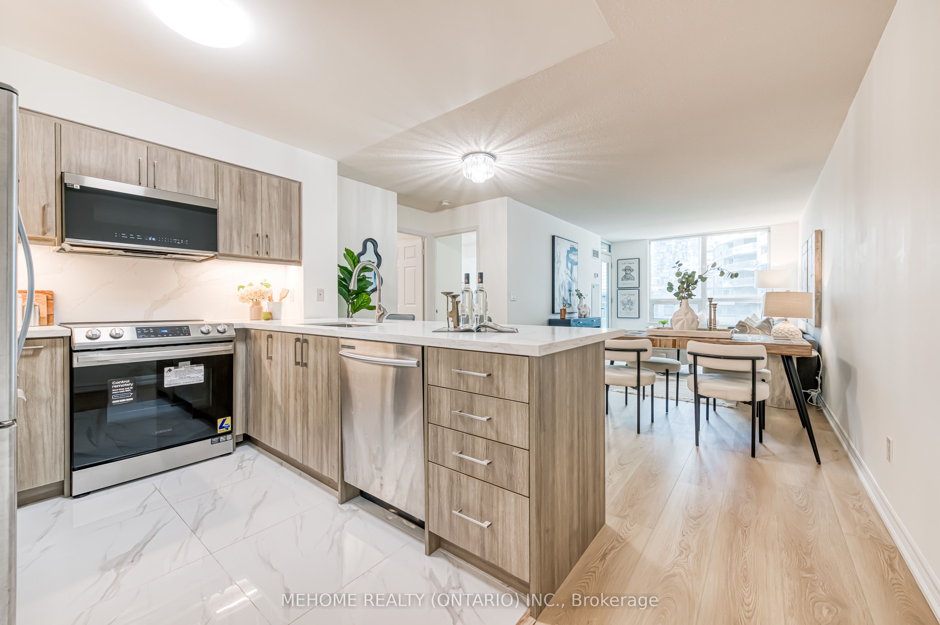 19 Grand Trunk Crescent 702 Property Photo 1