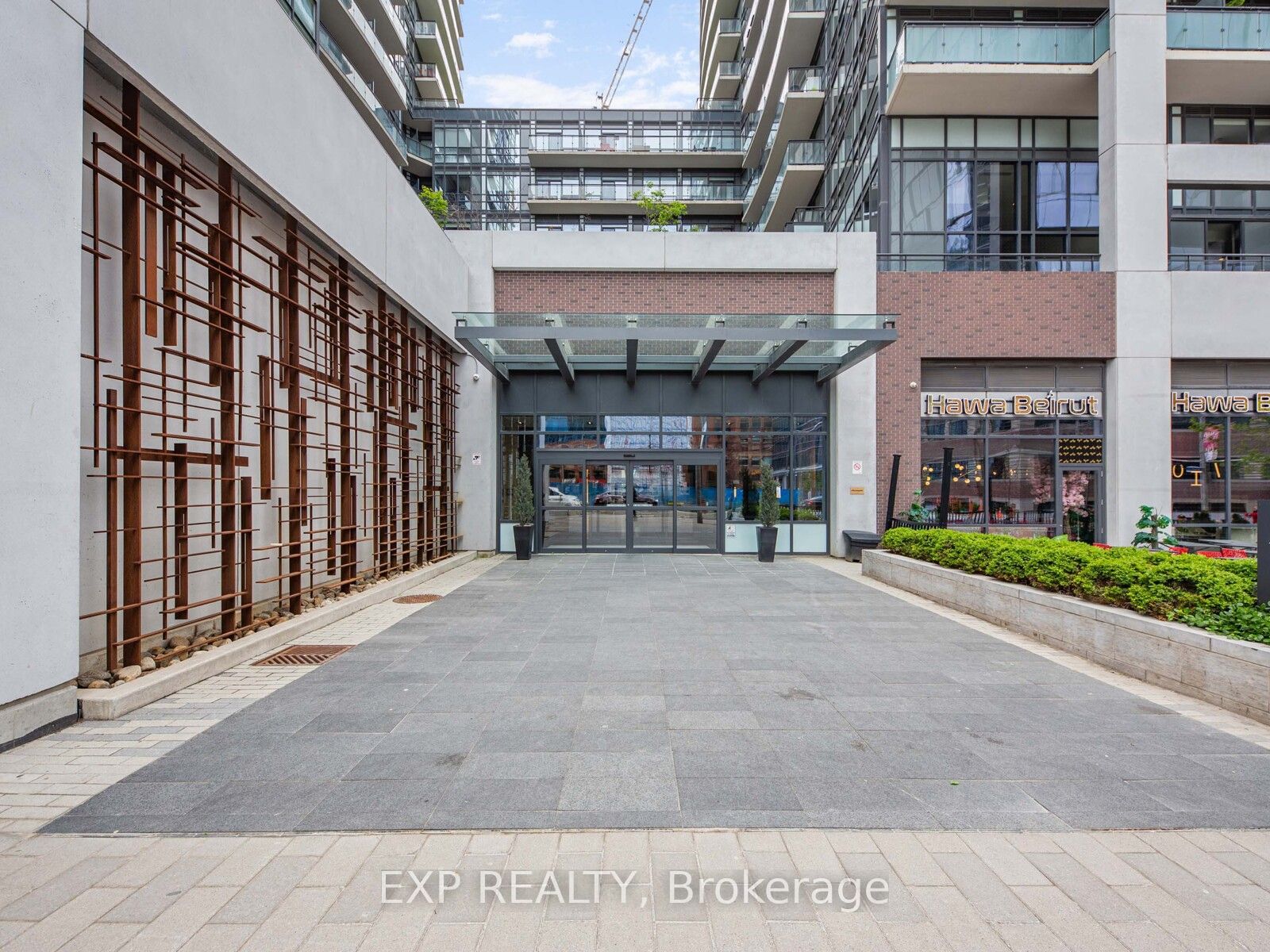 460 Adelaide Street E 833 Property Photo 2