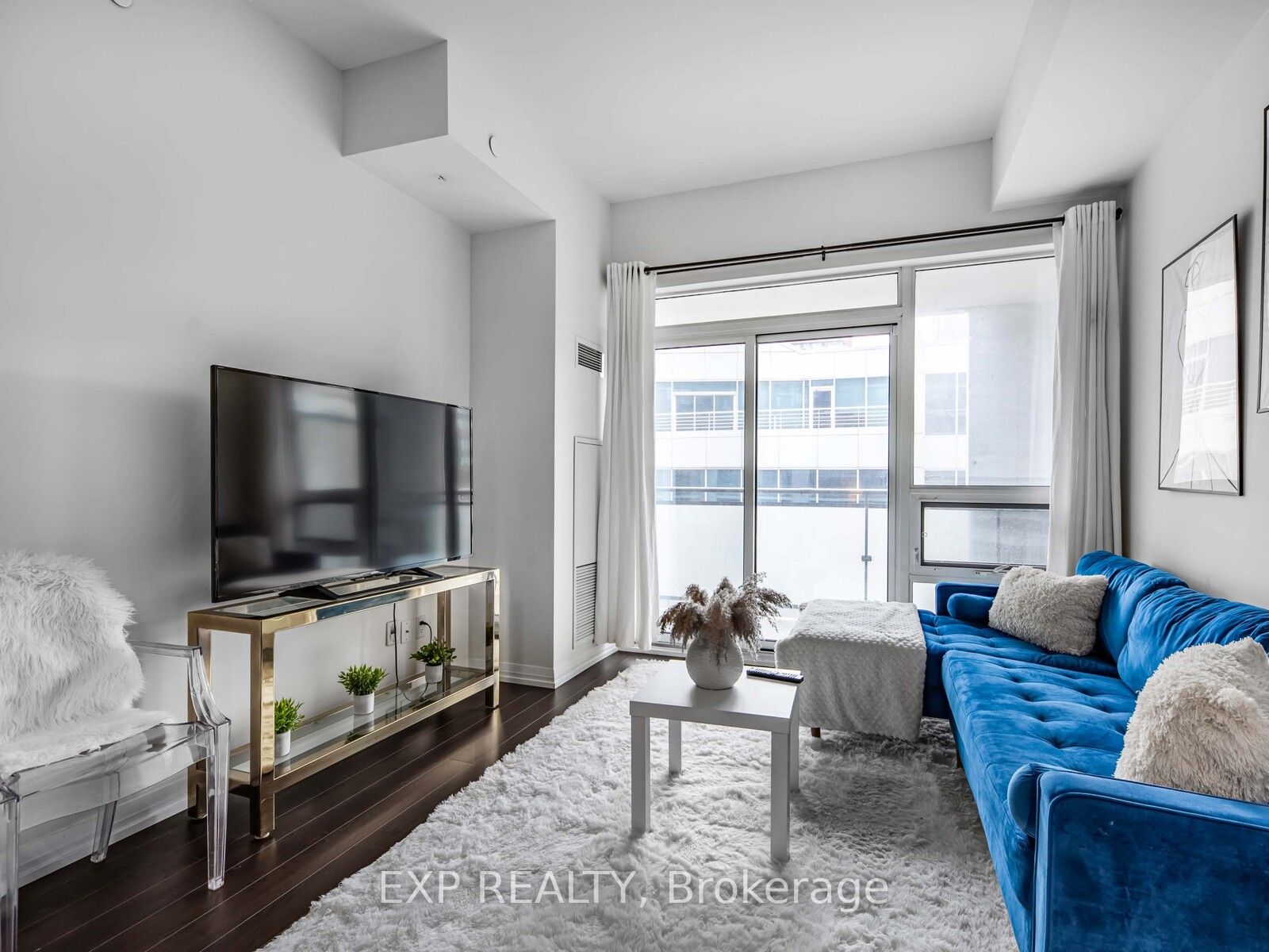 460 Adelaide Street E 833 Property Photo 6