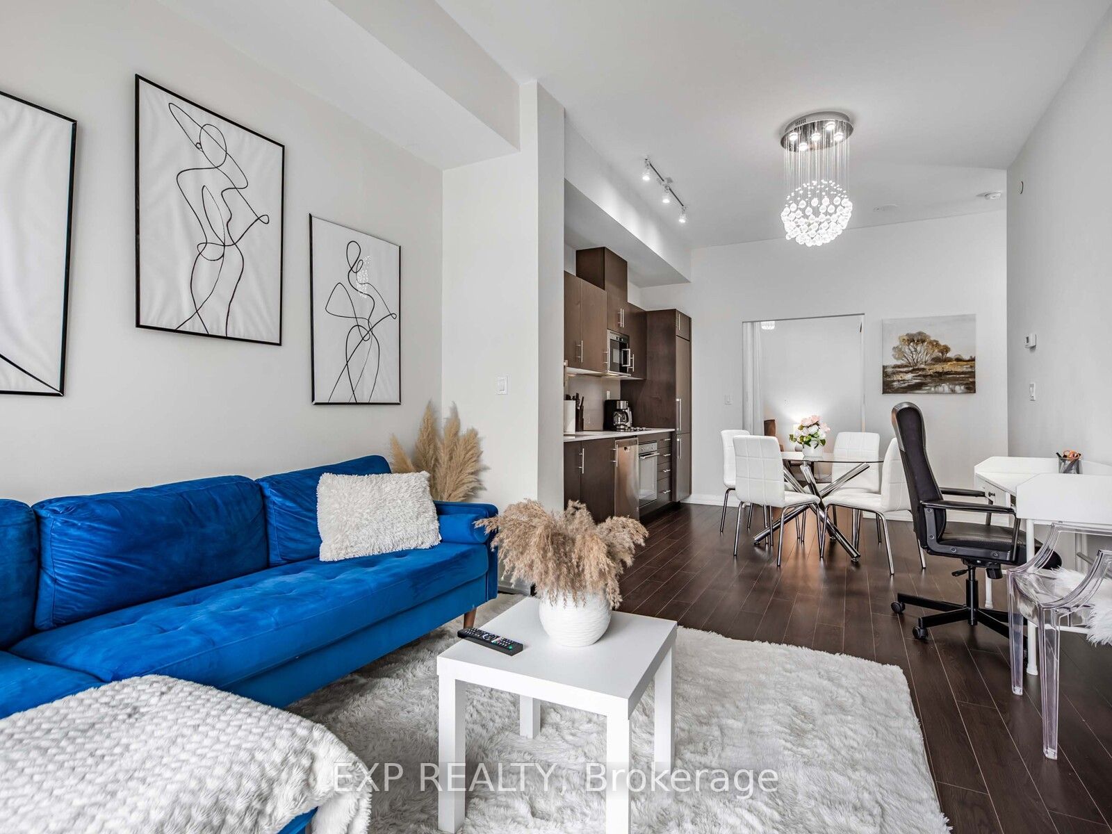 460 Adelaide Street E 833 Property Photo 8