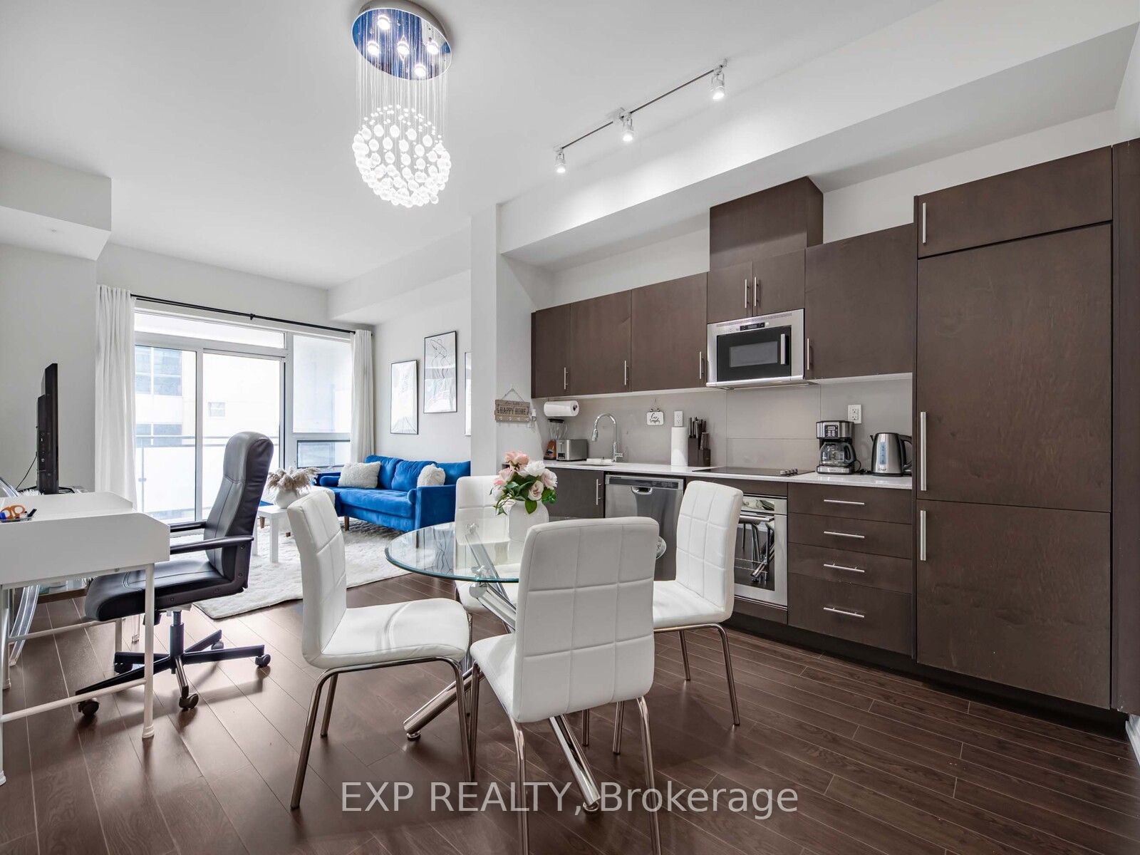 460 Adelaide Street E 833 Property Photo 9