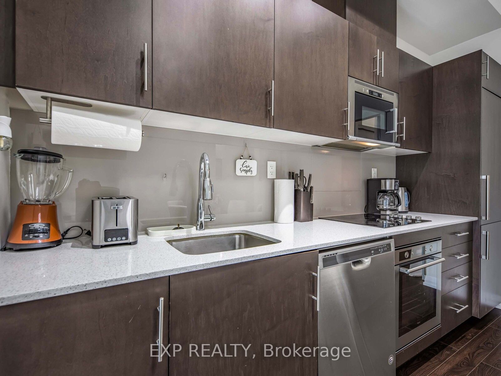 460 Adelaide Street E 833 Property Photo 13