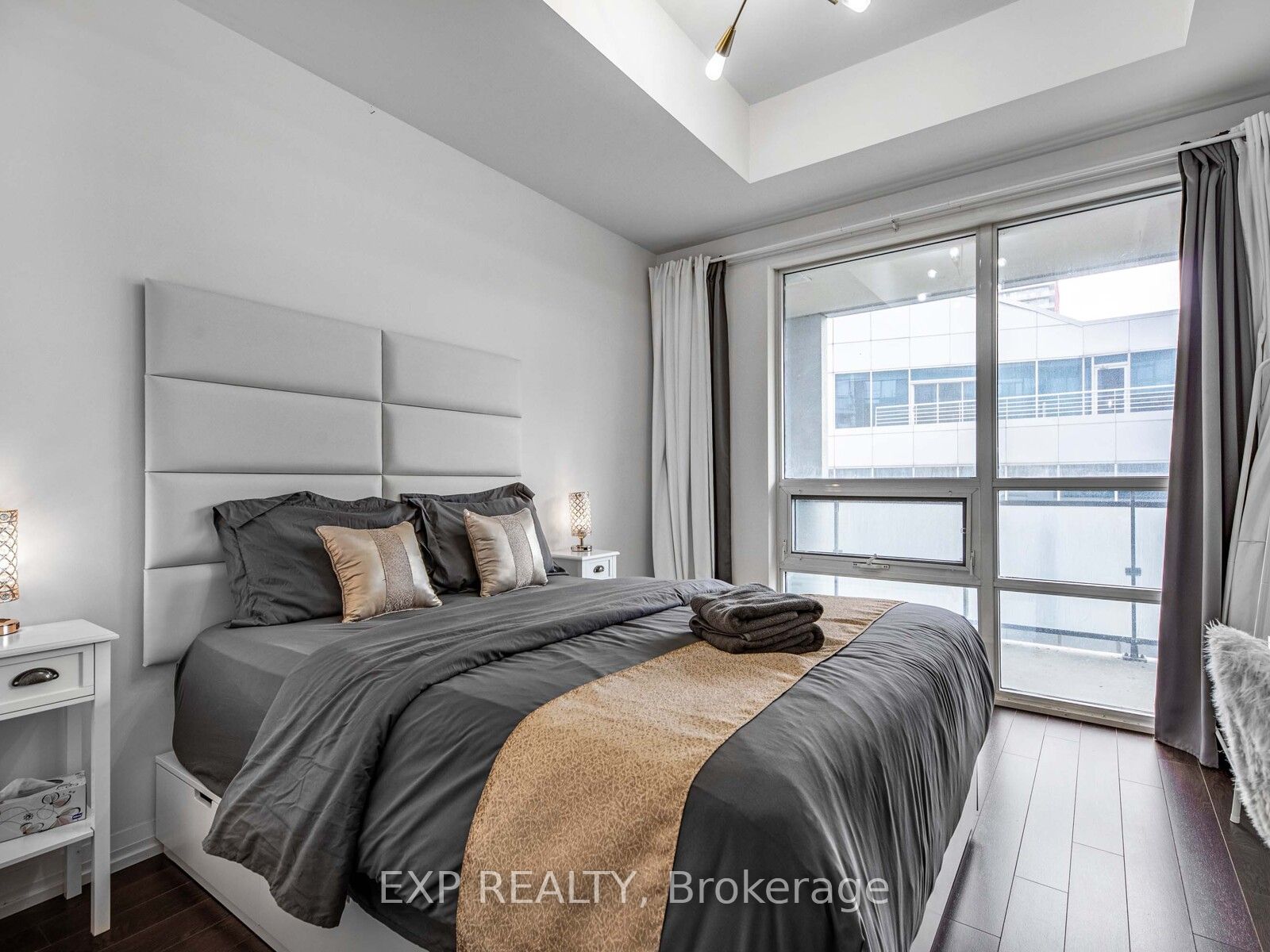 460 Adelaide Street E 833 Property Photo 15