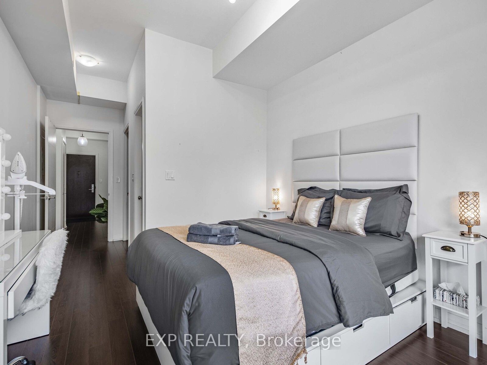 460 Adelaide Street E 833 Property Photo 16