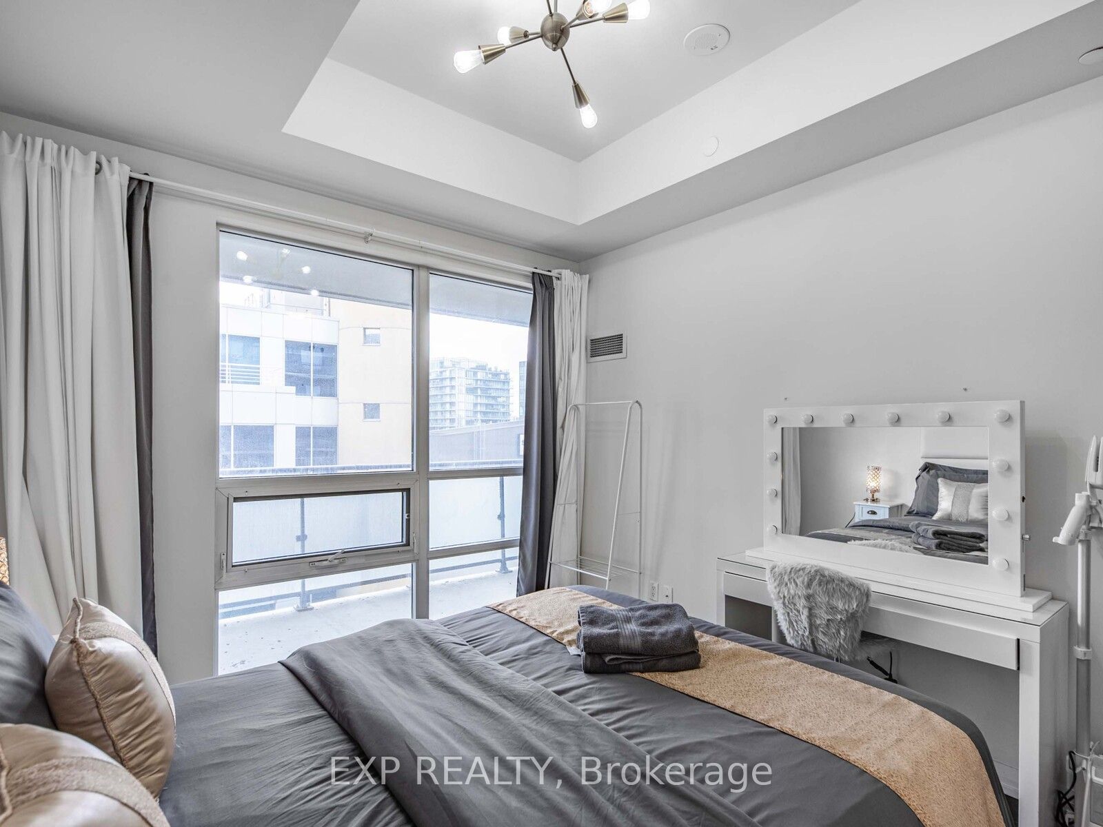 460 Adelaide Street E 833 Property Photo 17