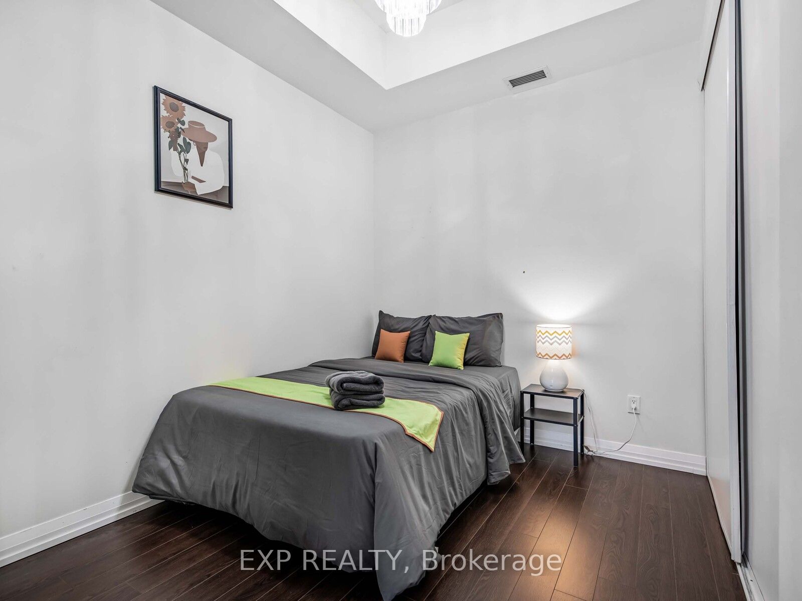 460 Adelaide Street E 833 Property Photo 18