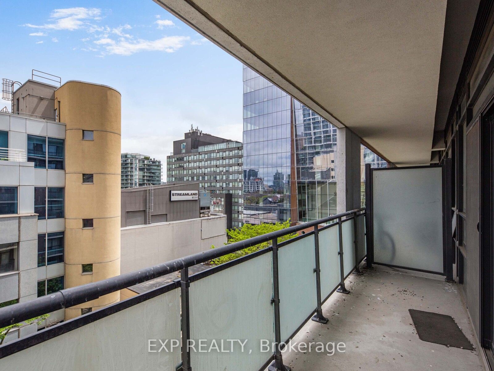 460 Adelaide Street E 833 Property Photo 26