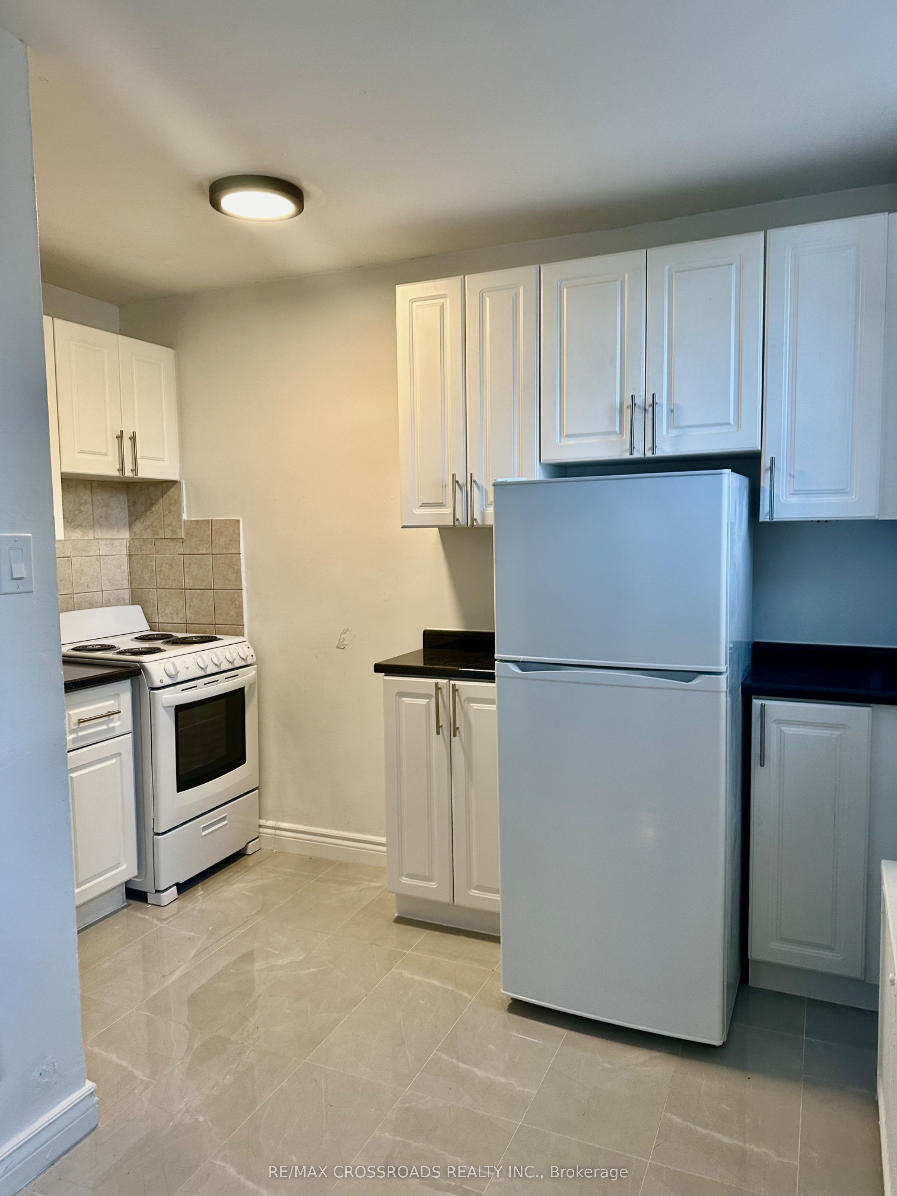 2770 Yonge Street B08 Property Photo 3