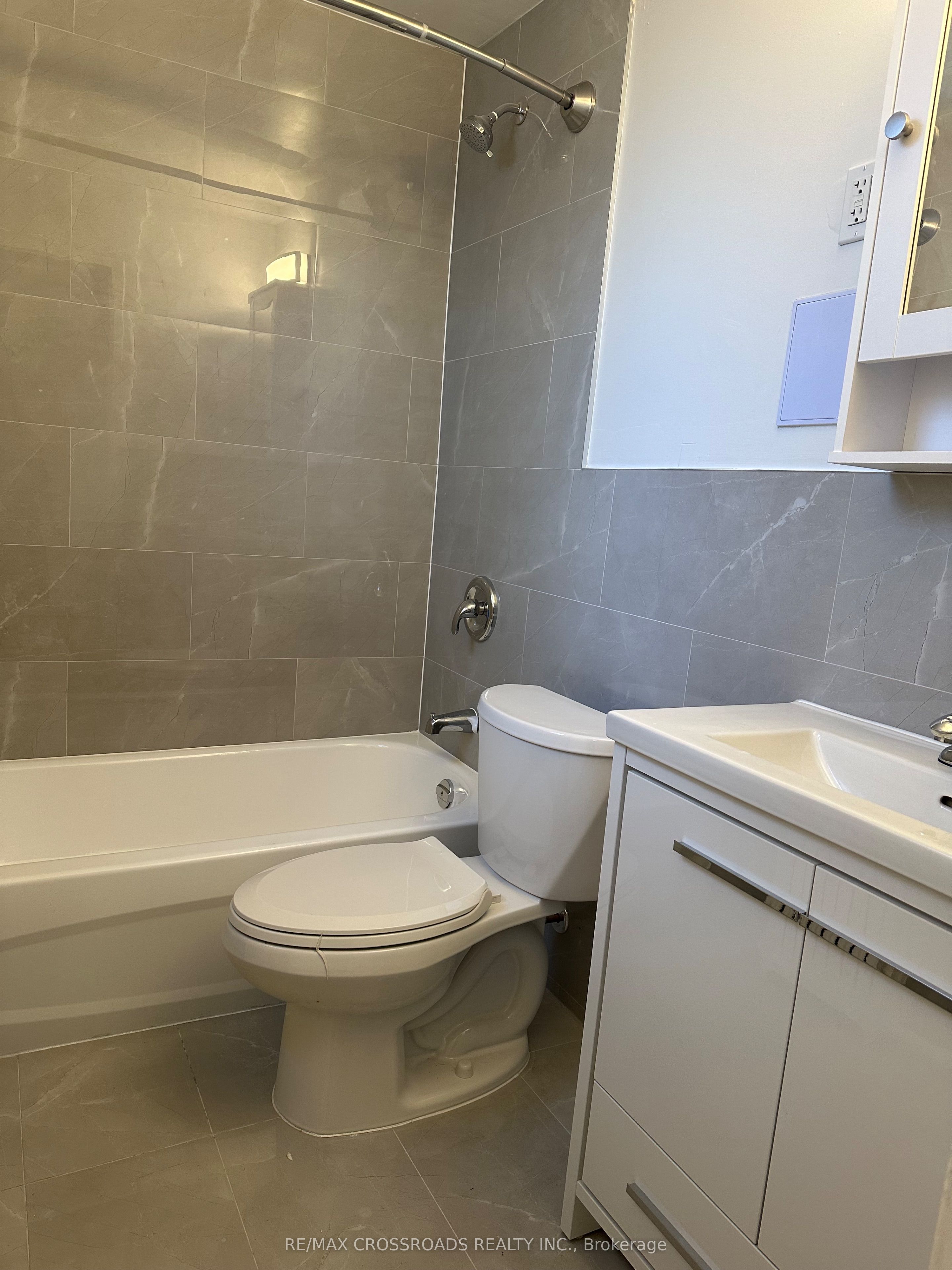 2770 Yonge Street B08 Property Photo 8