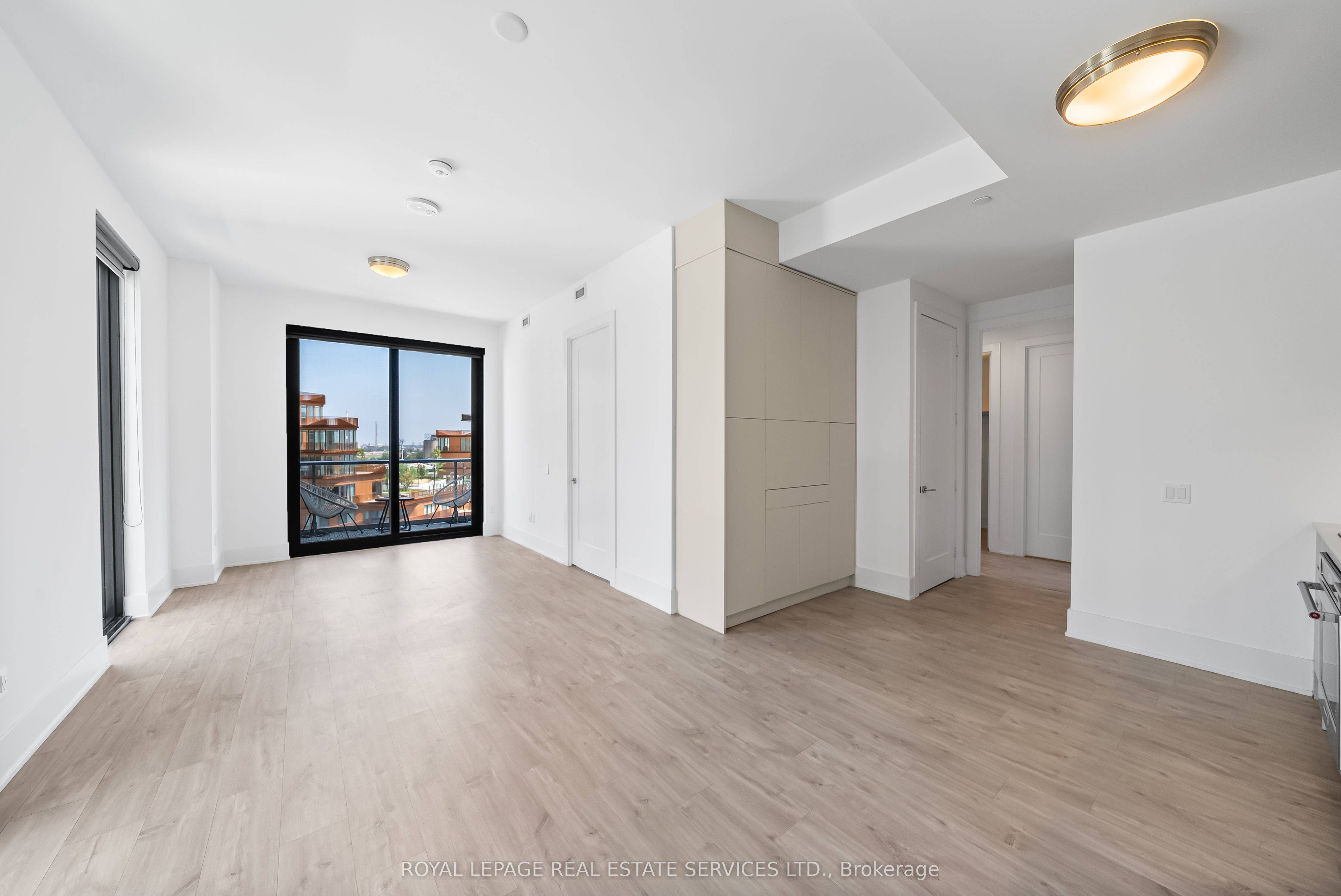 118 Merchants' Wharf N/A 922 Property Photo 1