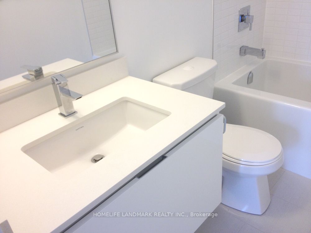 200 Bloor Street W 702 Property Photo 11