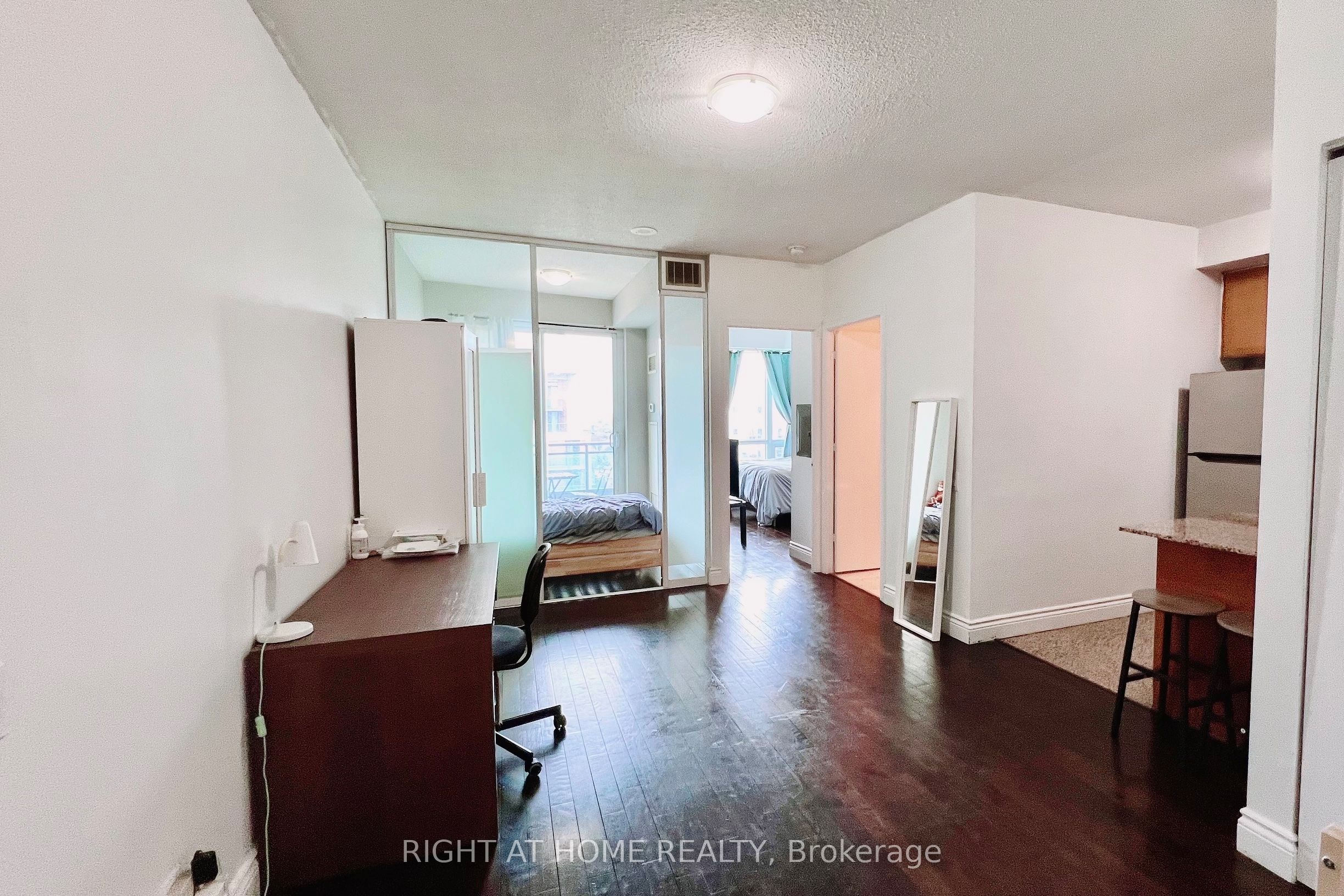 60 Byng Avenue 1315 Property Photo 2