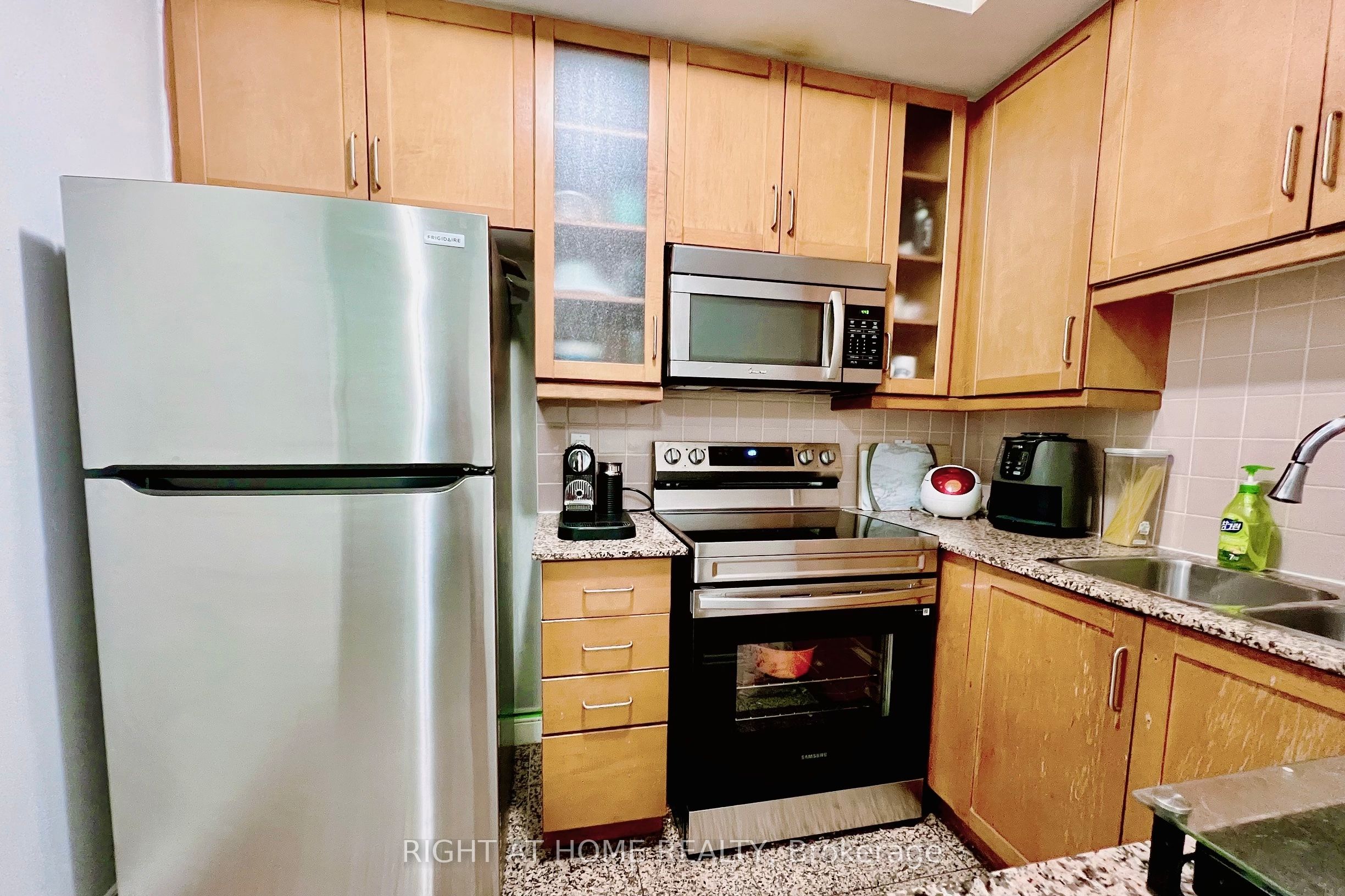 60 Byng Avenue 1315 Property Photo 6