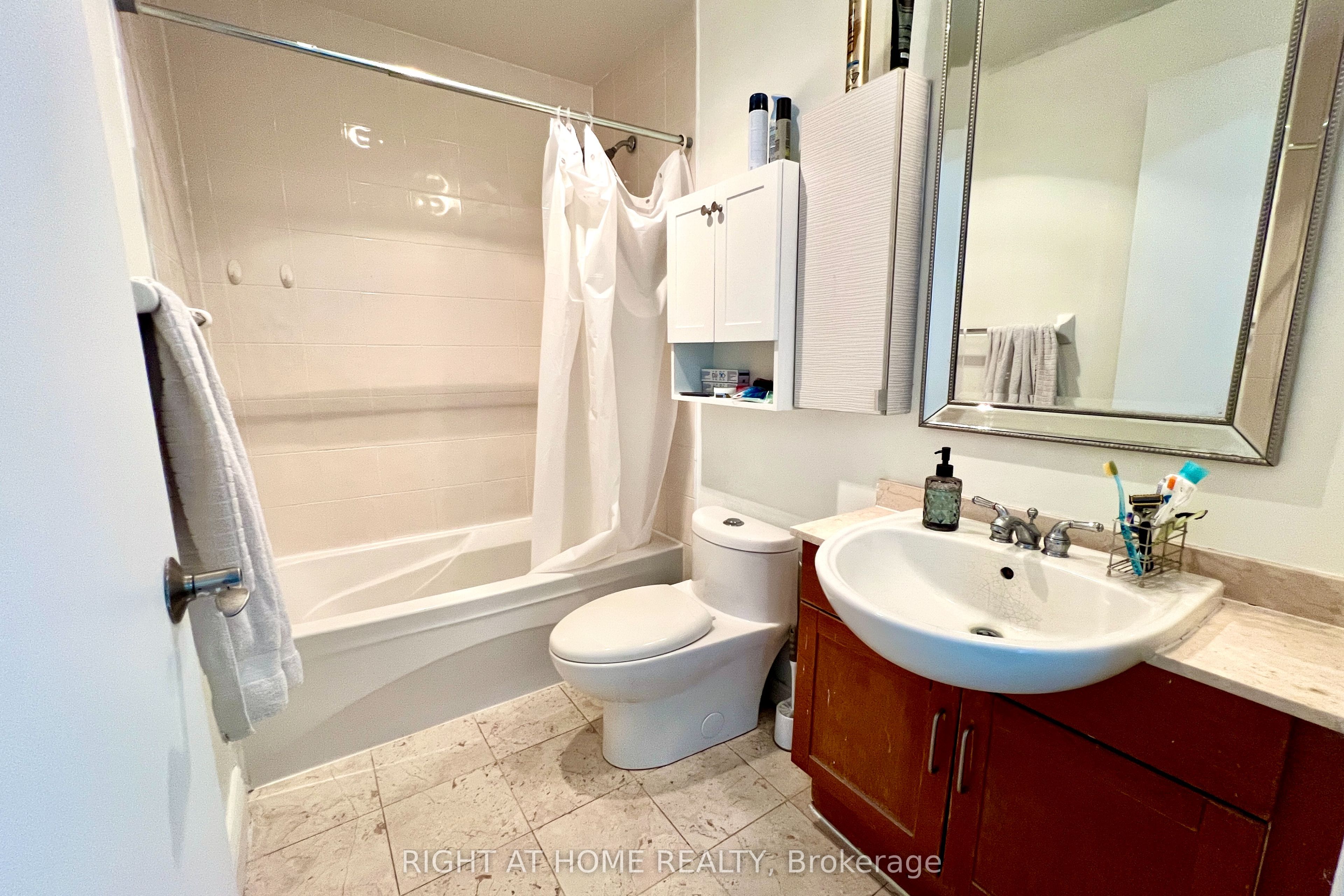 60 Byng Avenue 1315 Property Photo 7