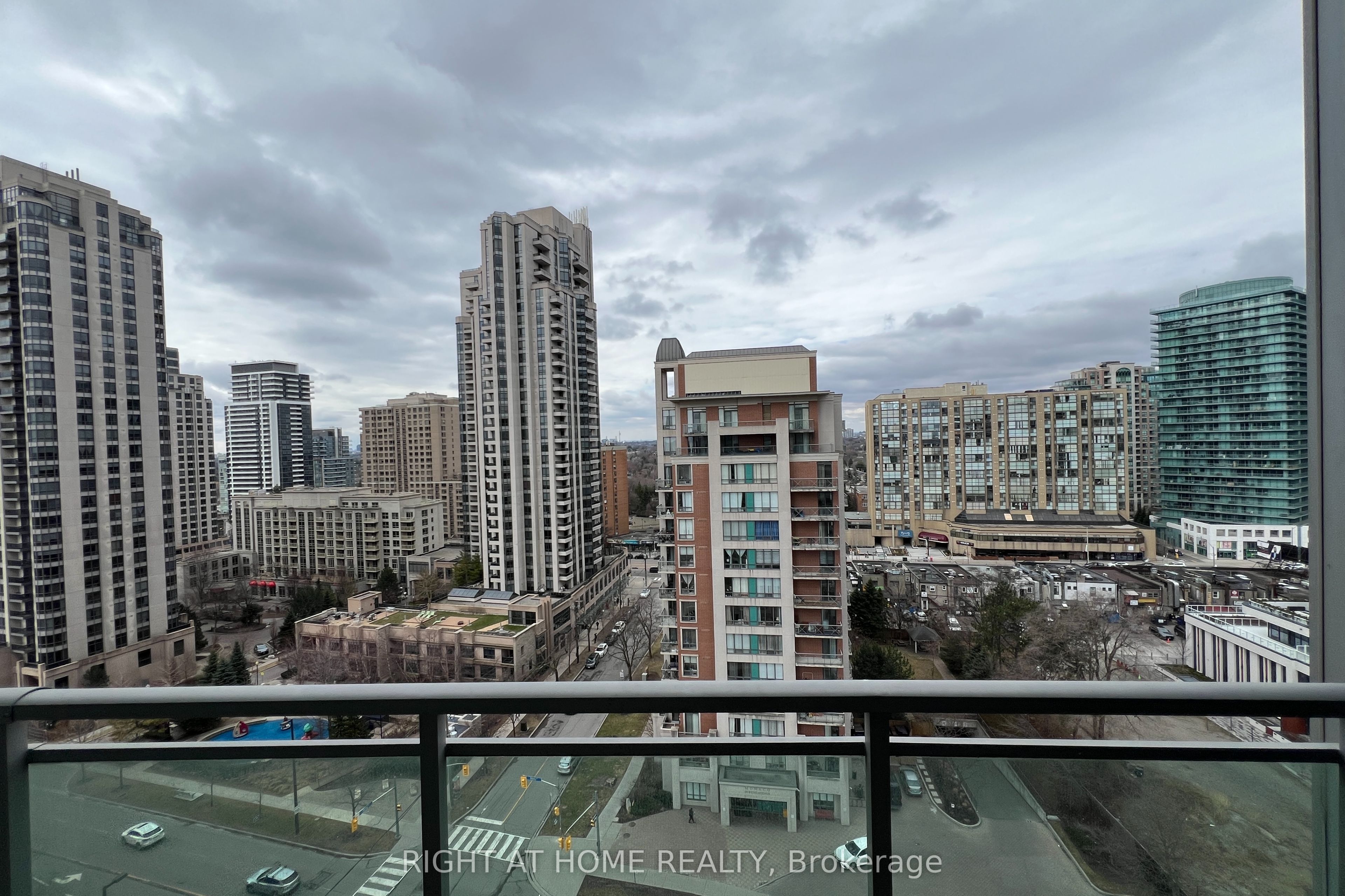 60 Byng Avenue 1315 Property Photo 9