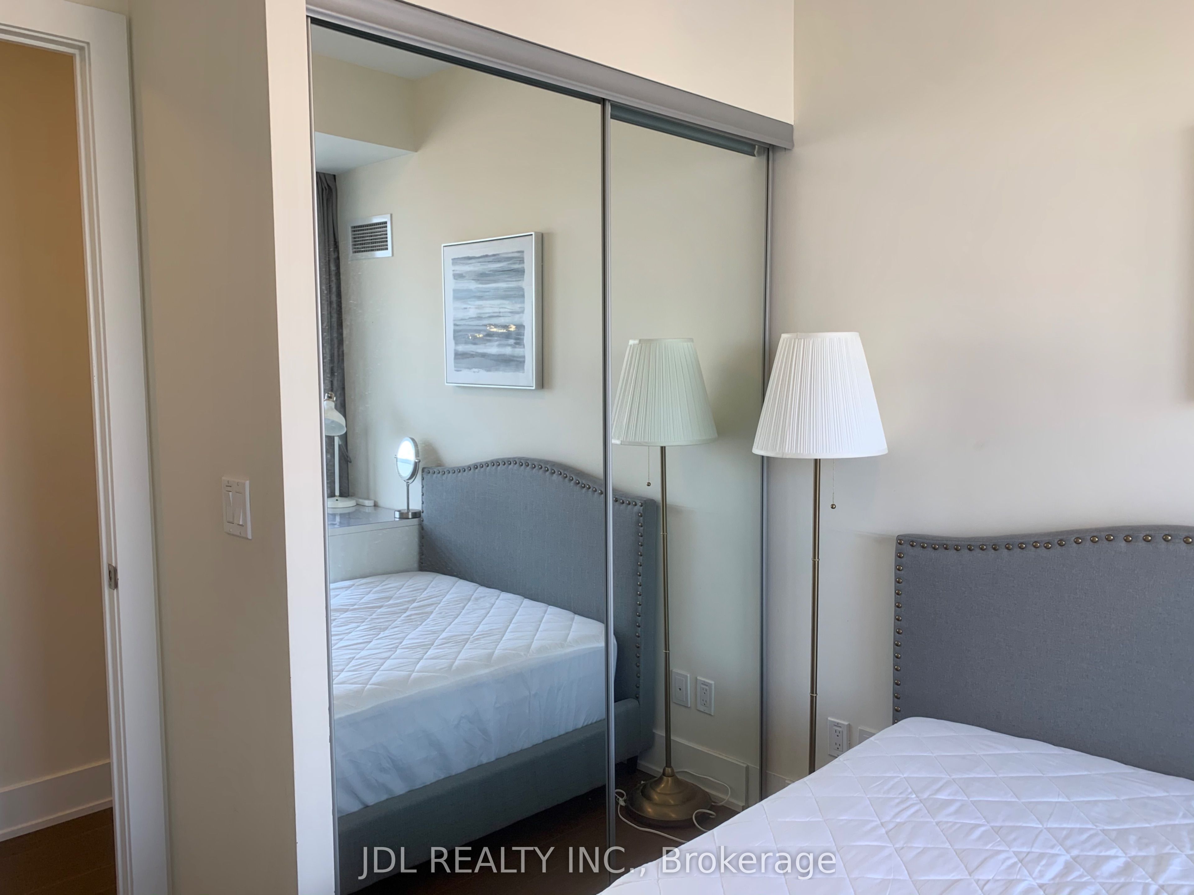 200 Bloor Street W 2204 Property Photo 11