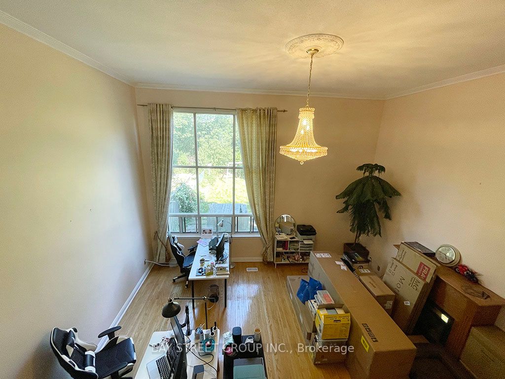 48 Chipwood Crescent #upper Property Photo 2