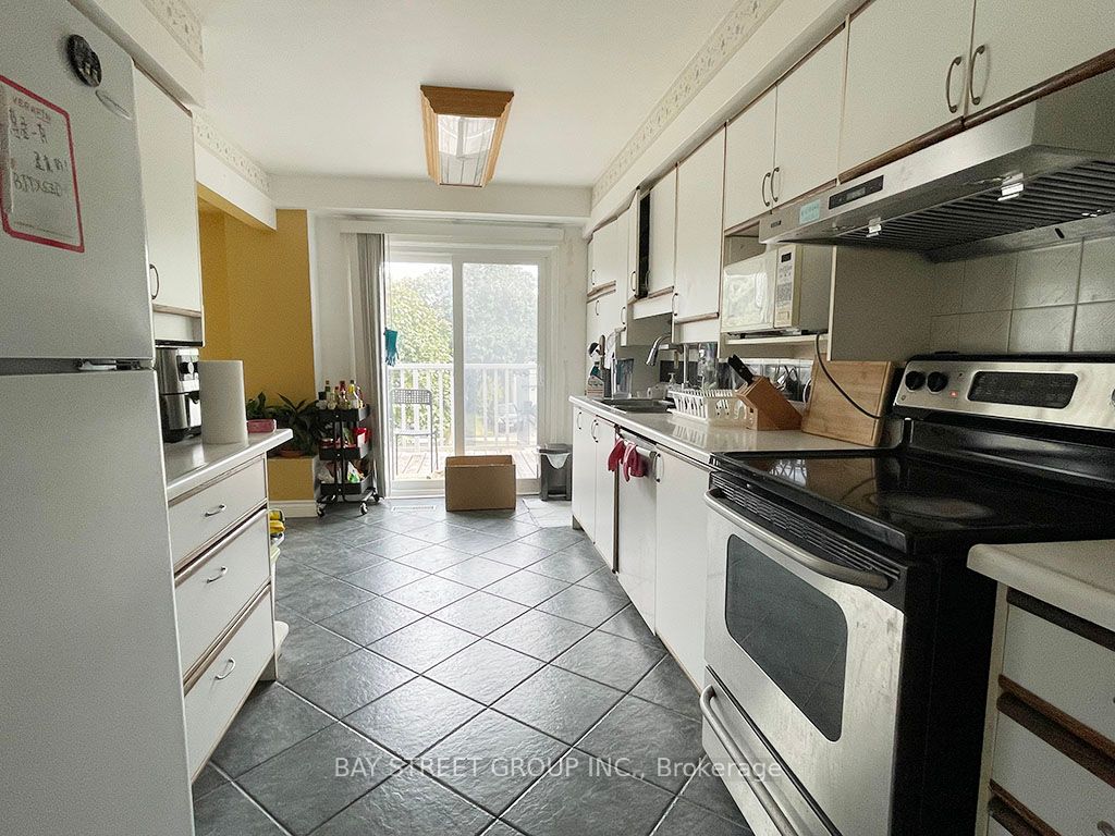 48 Chipwood Crescent #upper Property Photo 4