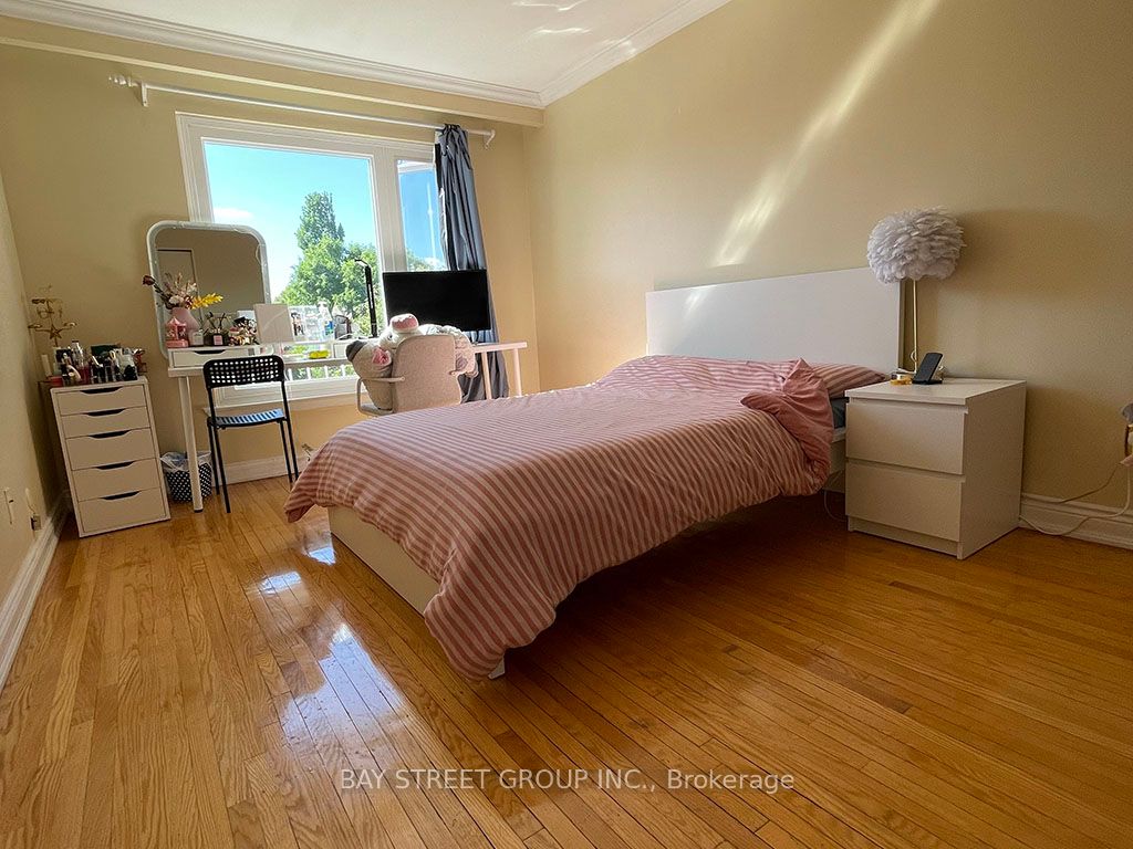 48 Chipwood Crescent #upper Property Photo 6