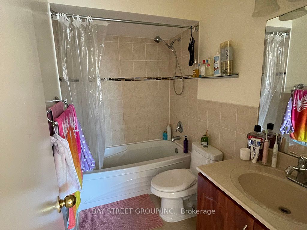 48 Chipwood Crescent #upper Property Photo 7