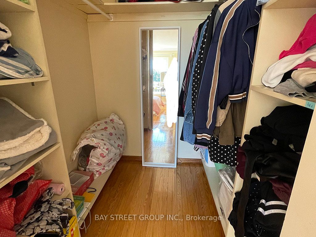 48 Chipwood Crescent #upper Property Photo 8