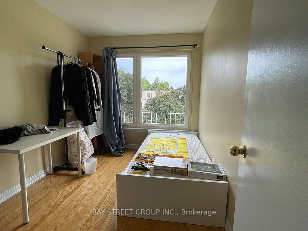 48 Chipwood Crescent #upper Property Photo 11