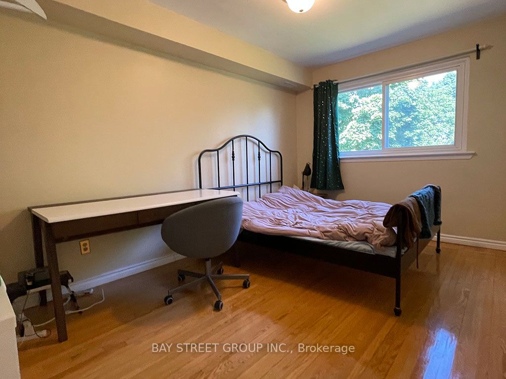 48 Chipwood Crescent #upper Property Photo 12