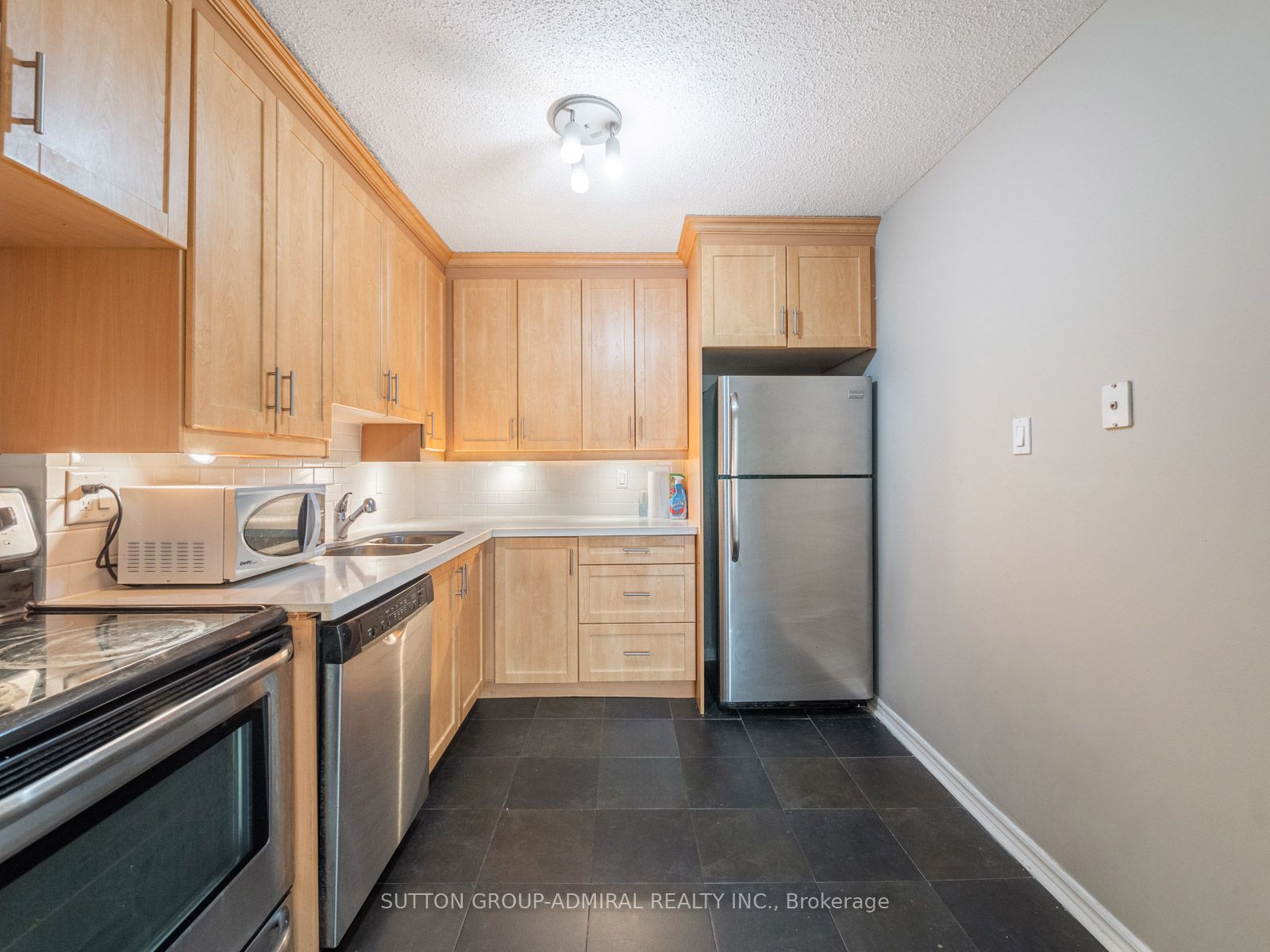 212 St George Street 302 Property Photo 10