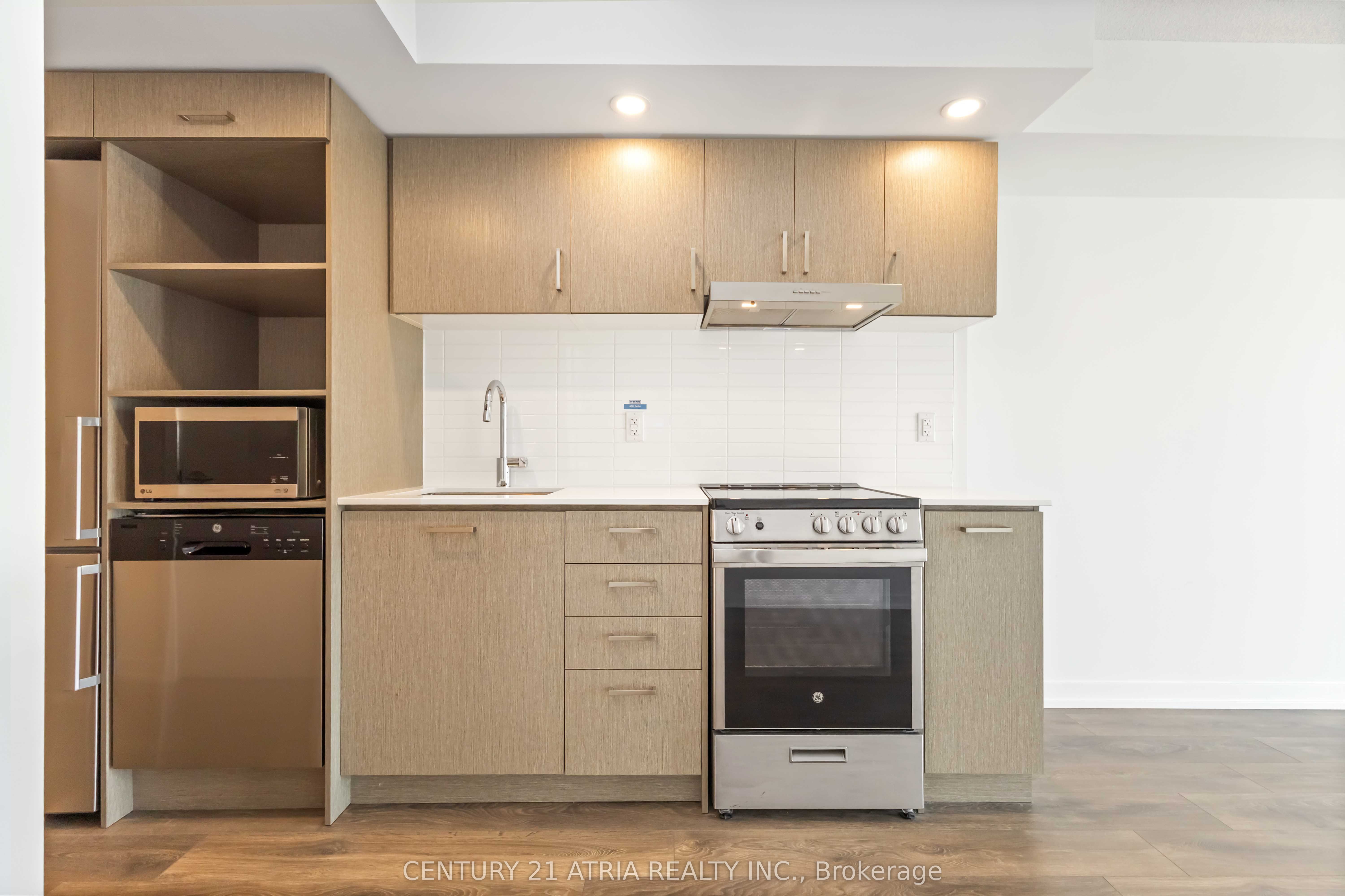 219 Dundas Street 2310 Property Photo 2