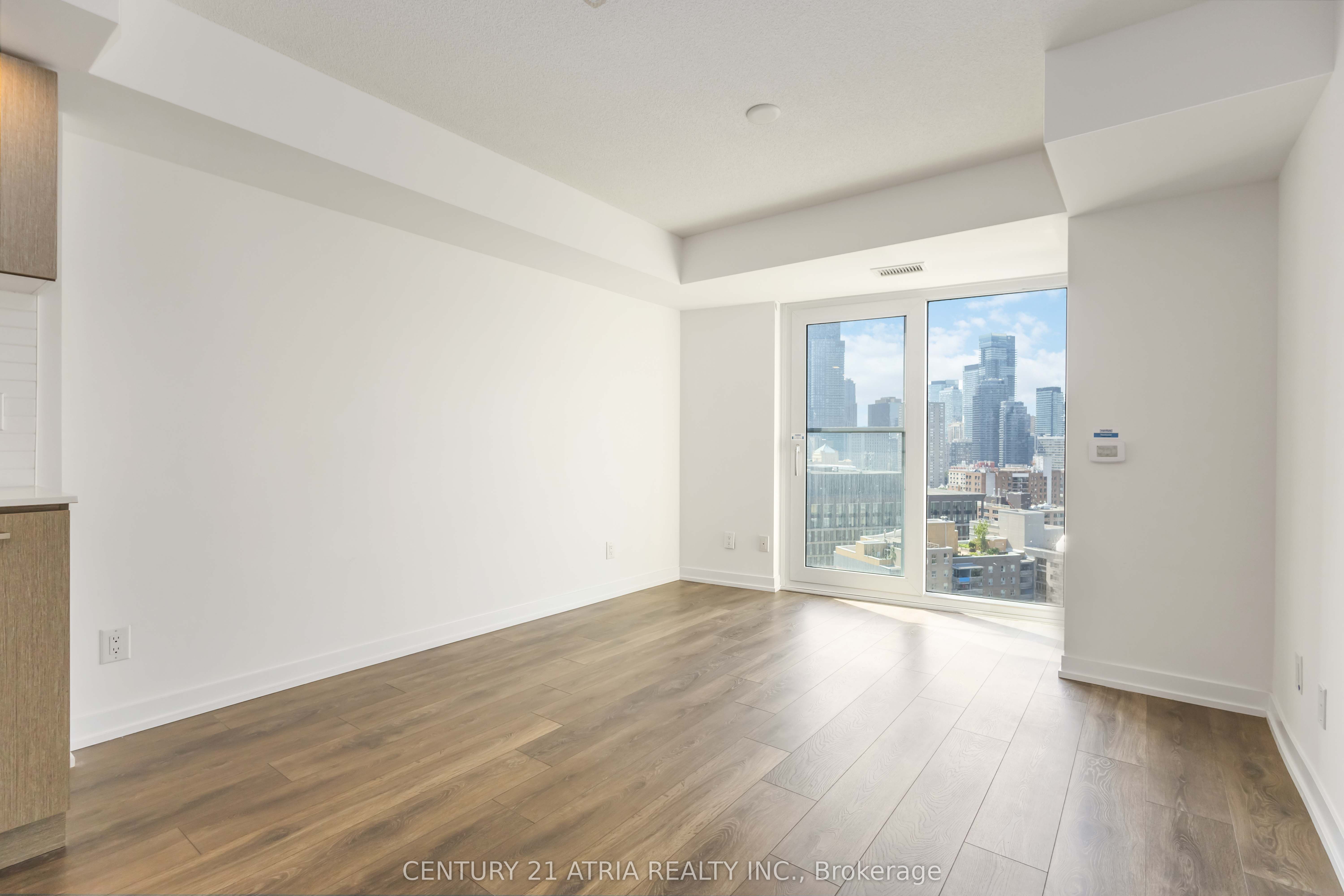 219 Dundas Street 2310 Property Photo 4