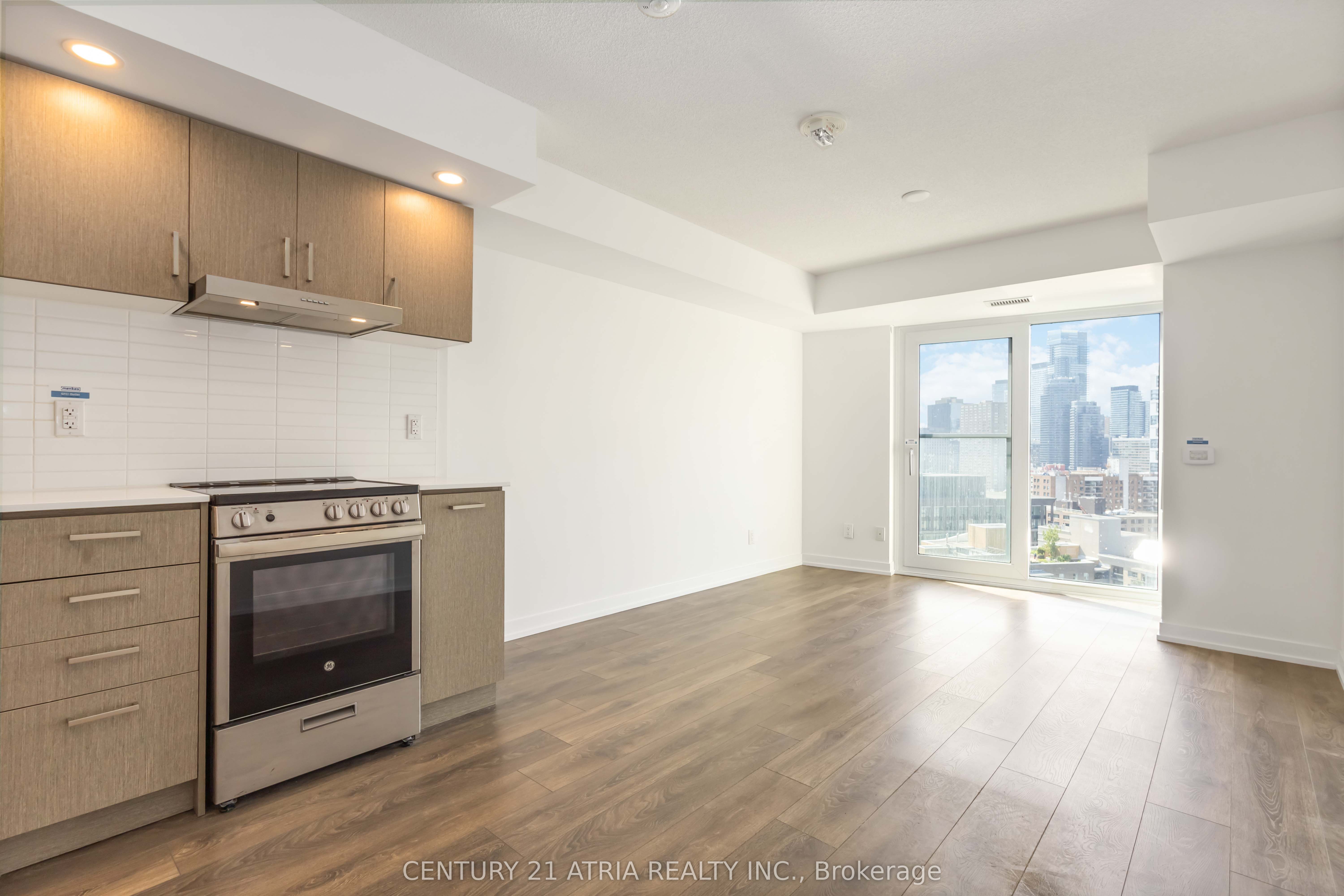 219 Dundas Street 2310 Property Photo 5