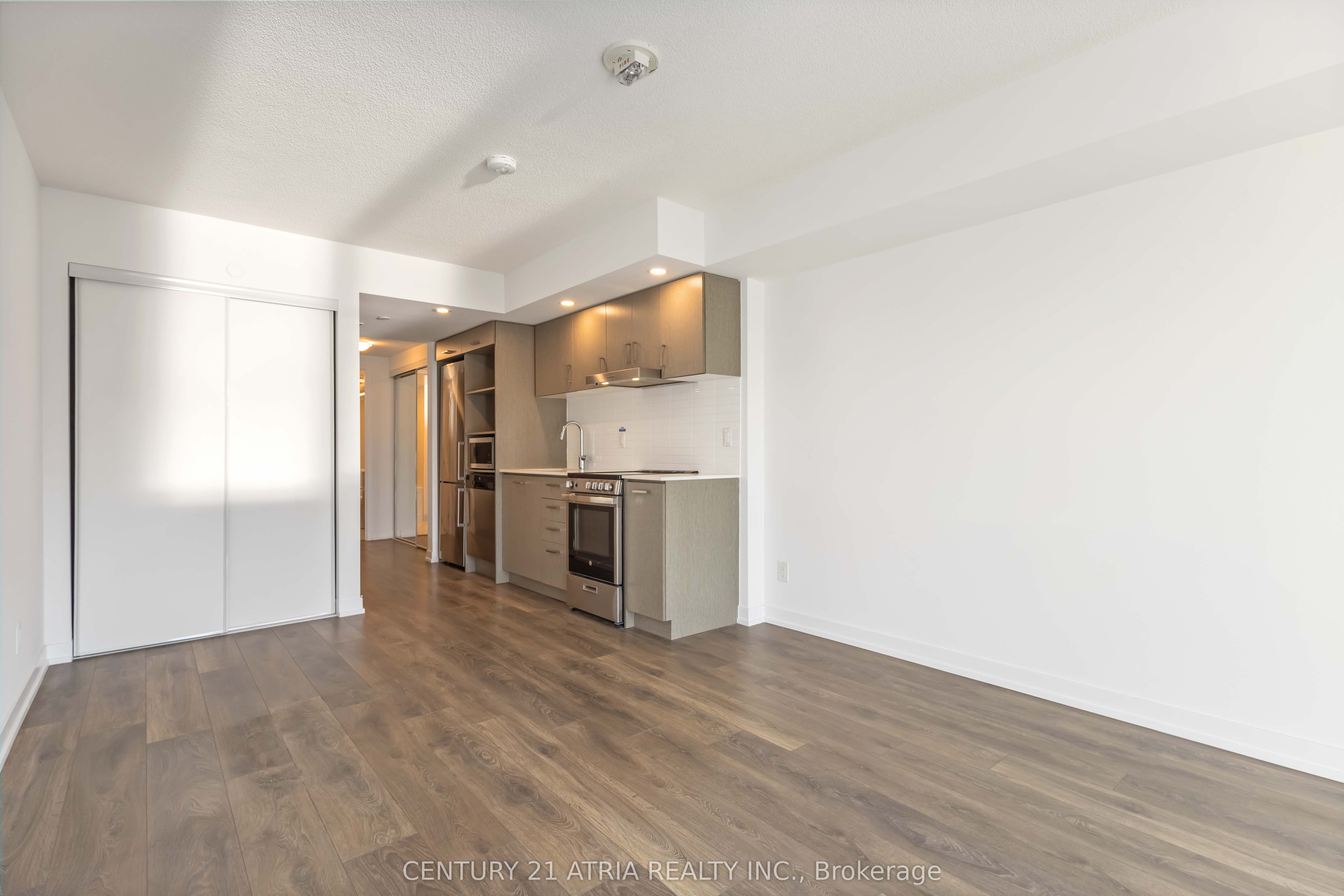 219 Dundas Street 2310 Property Photo 8