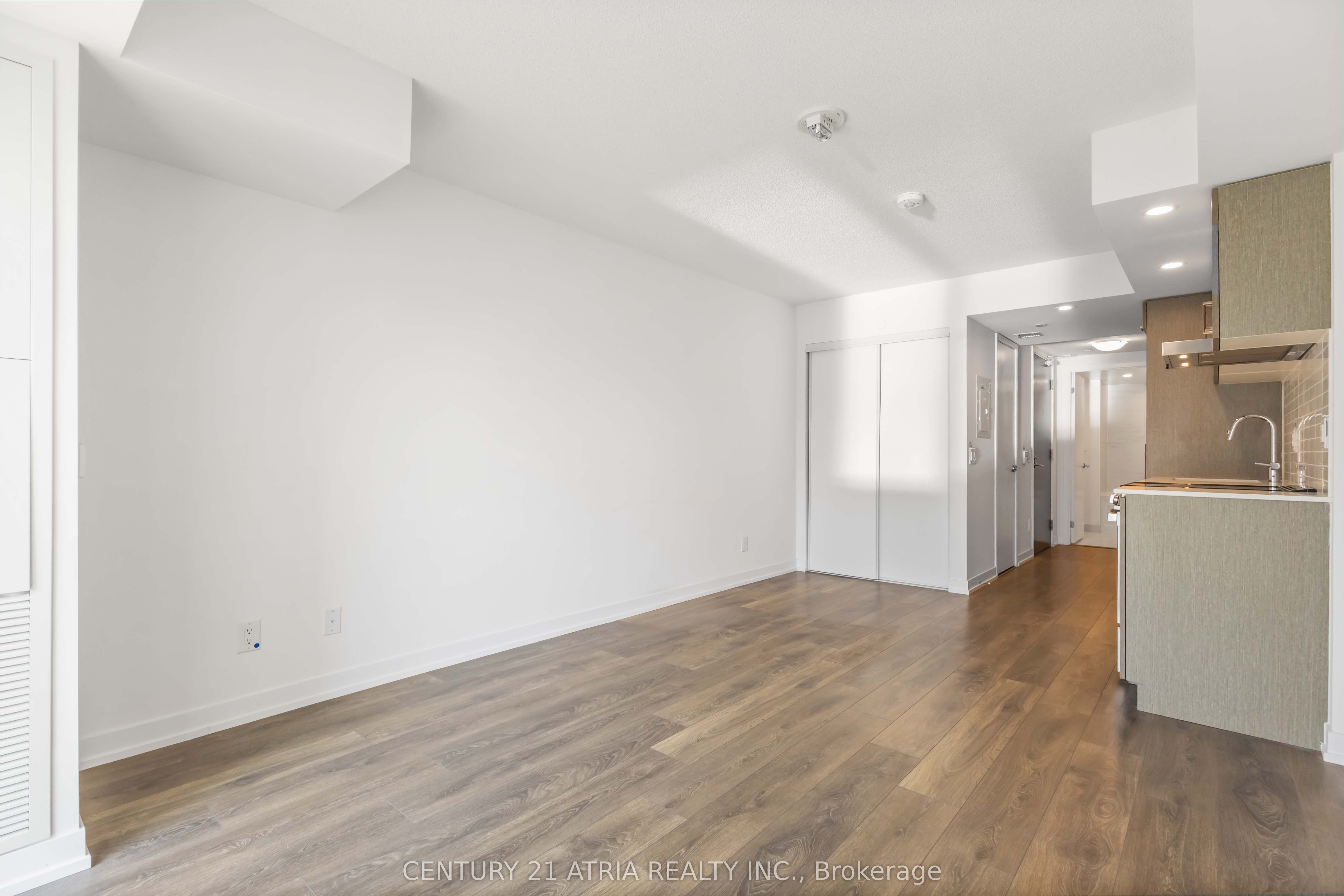 219 Dundas Street 2310 Property Photo 9