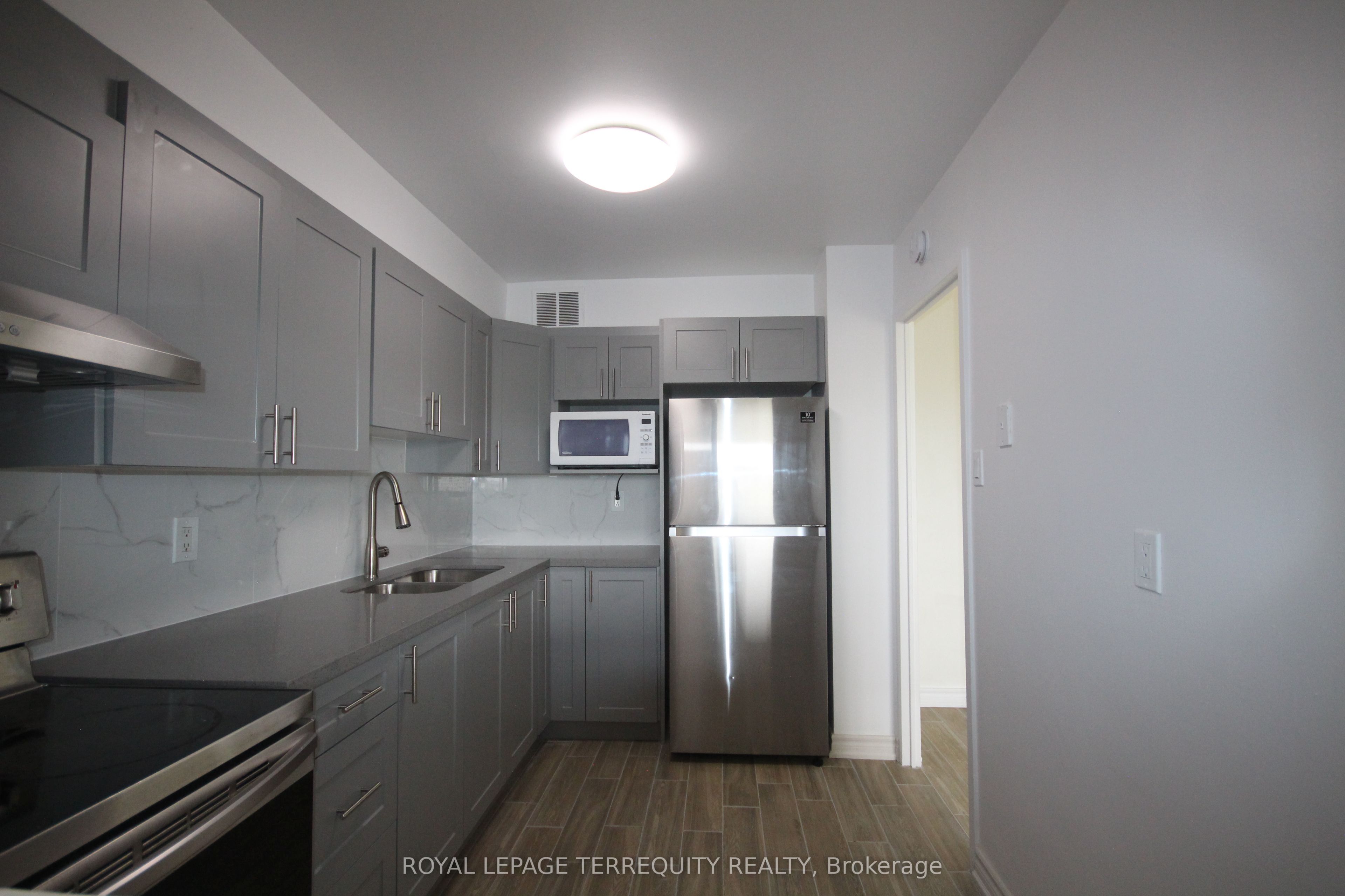 20 Forest Manor Road 707 Property Photo 5