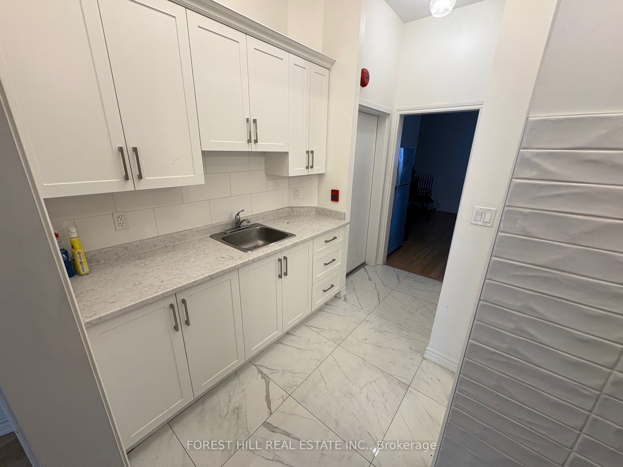 756 Queen Street W B Property Photo 1