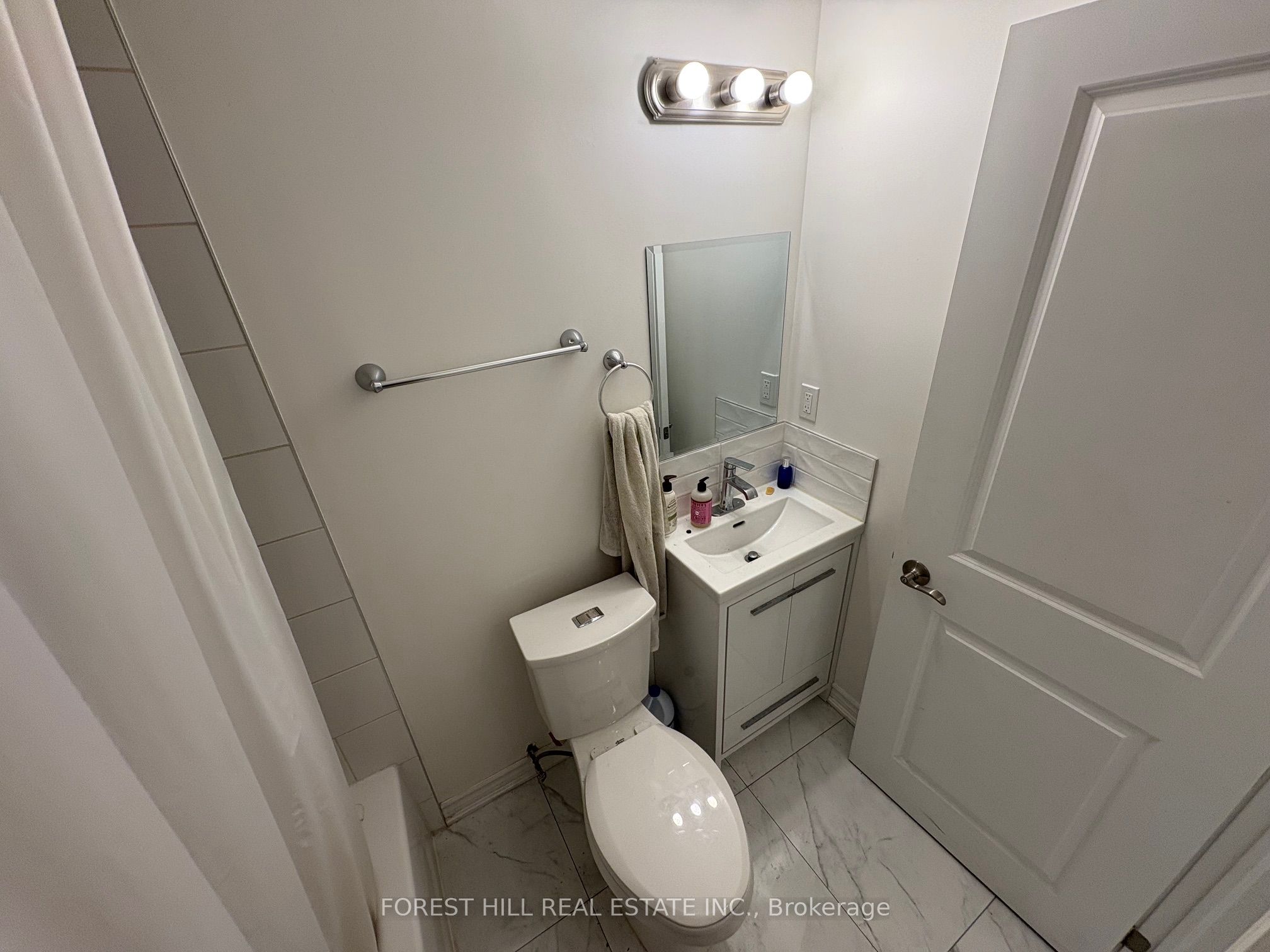 756 Queen Street W B Property Photo 3