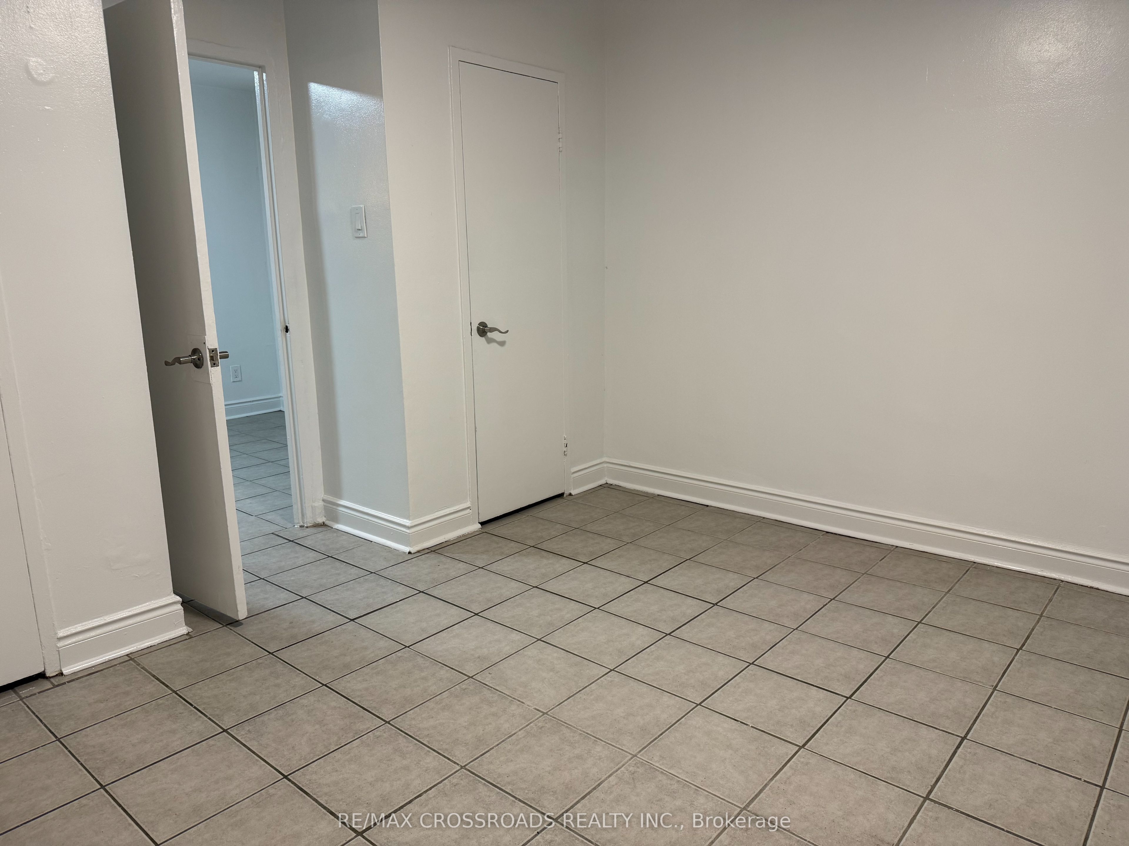 2770 Yonge Street B05 Property Photo 6