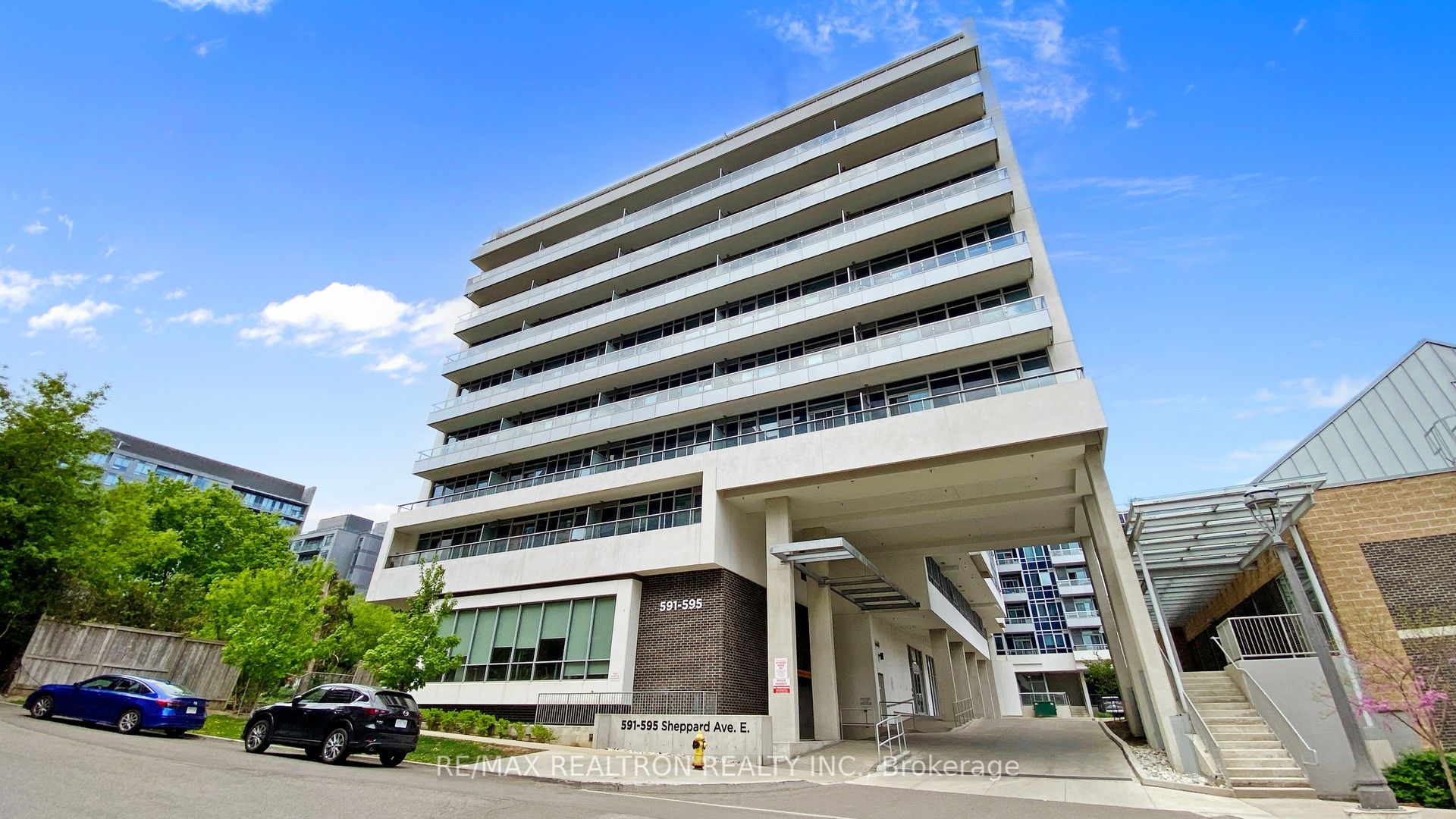 591 Sheppard Avenue E 923 Property Photo 2