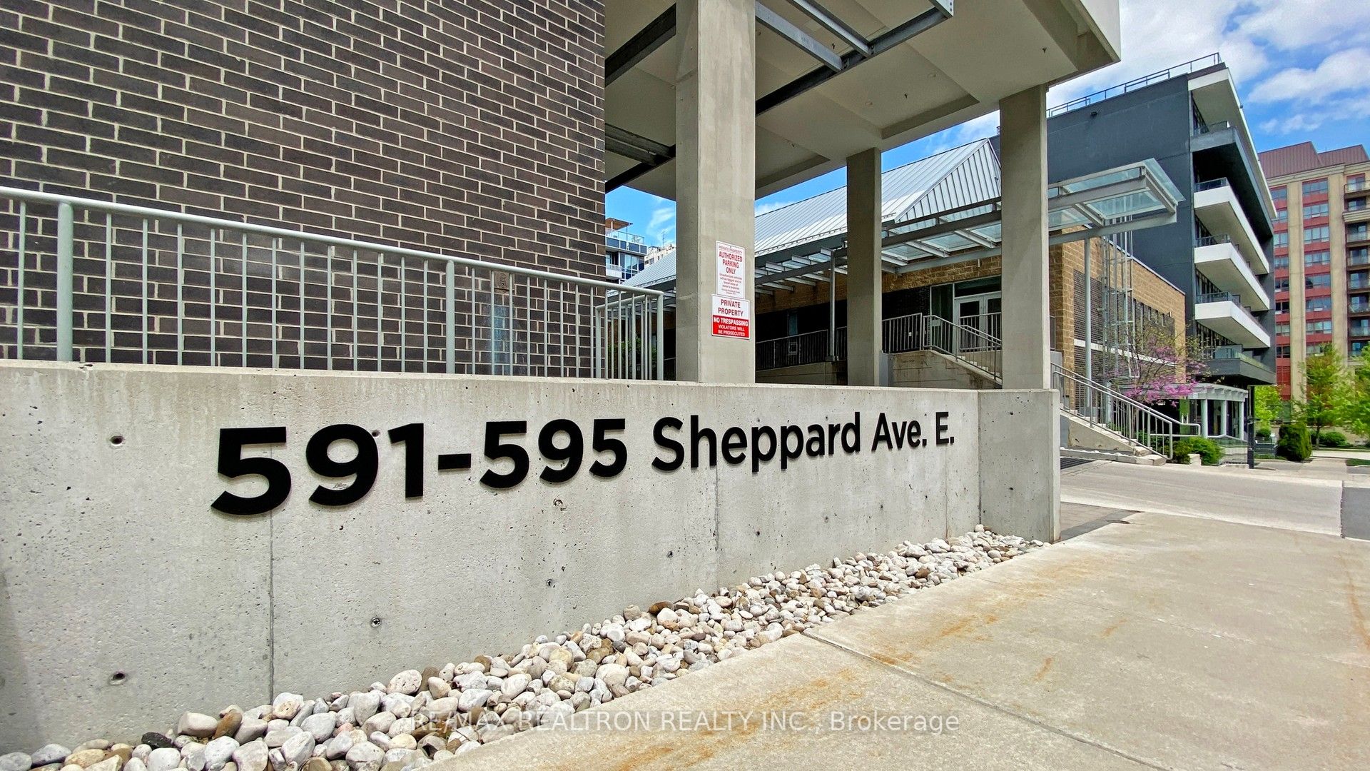 591 Sheppard Avenue E 923 Property Photo 3